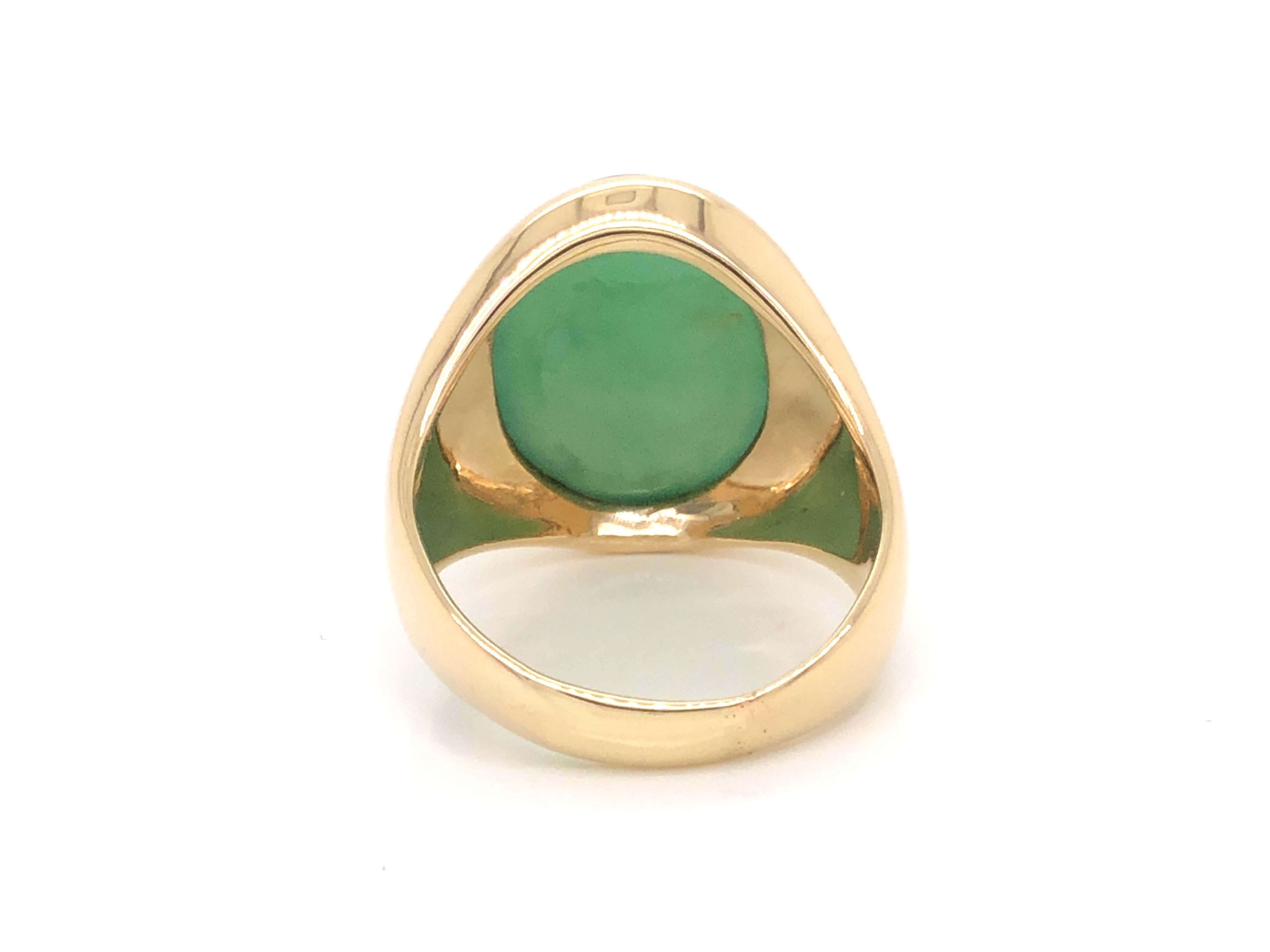 Vintage Men's Oval Cabochon Large Green Jade Ring - 14k Yellow Gold In Good Condition In Honolulu, HI