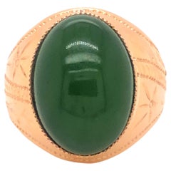 Ovaler dunkelgrüner Herrenring aus Jade, graviertes Design aus 18 Karat Roségold