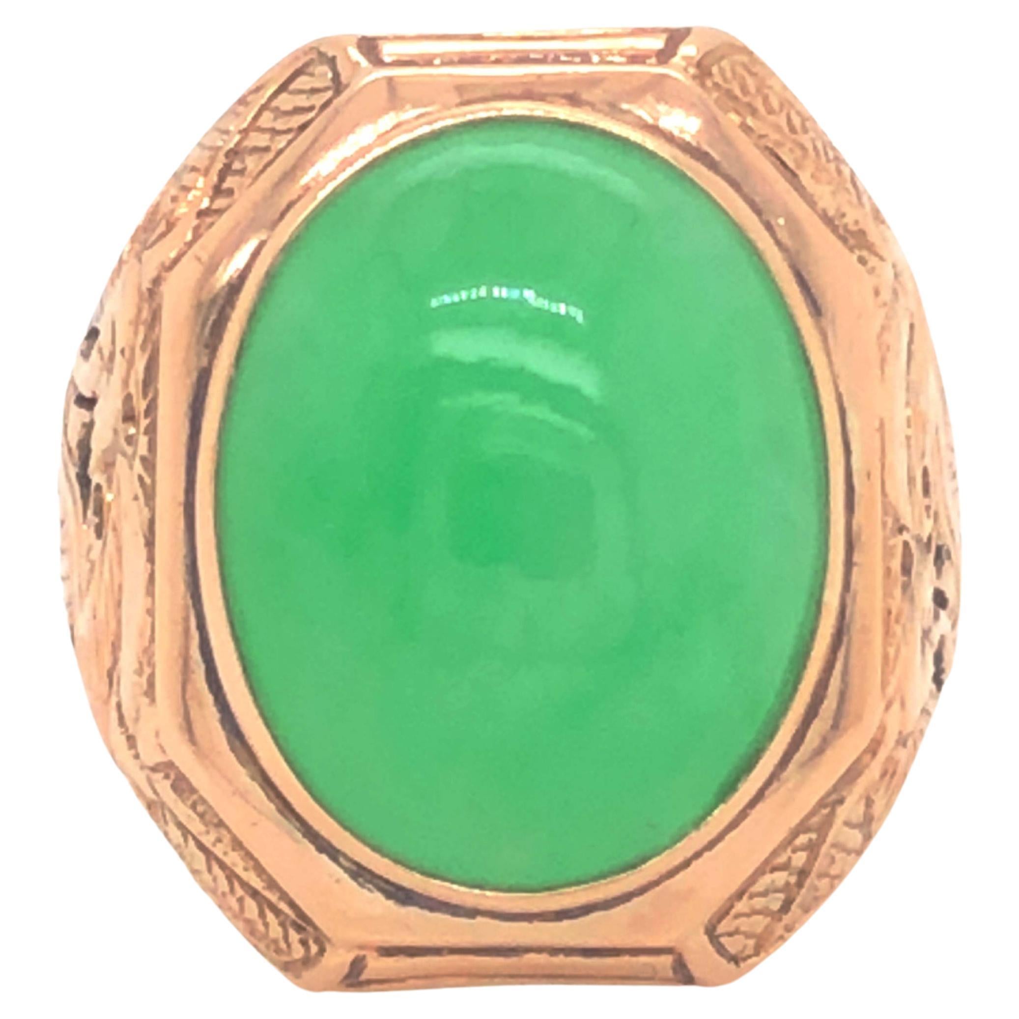 Ovaler grüner Vintage Herrenring aus Jade mit Drachenmuster aus 14k Roségold im Angebot