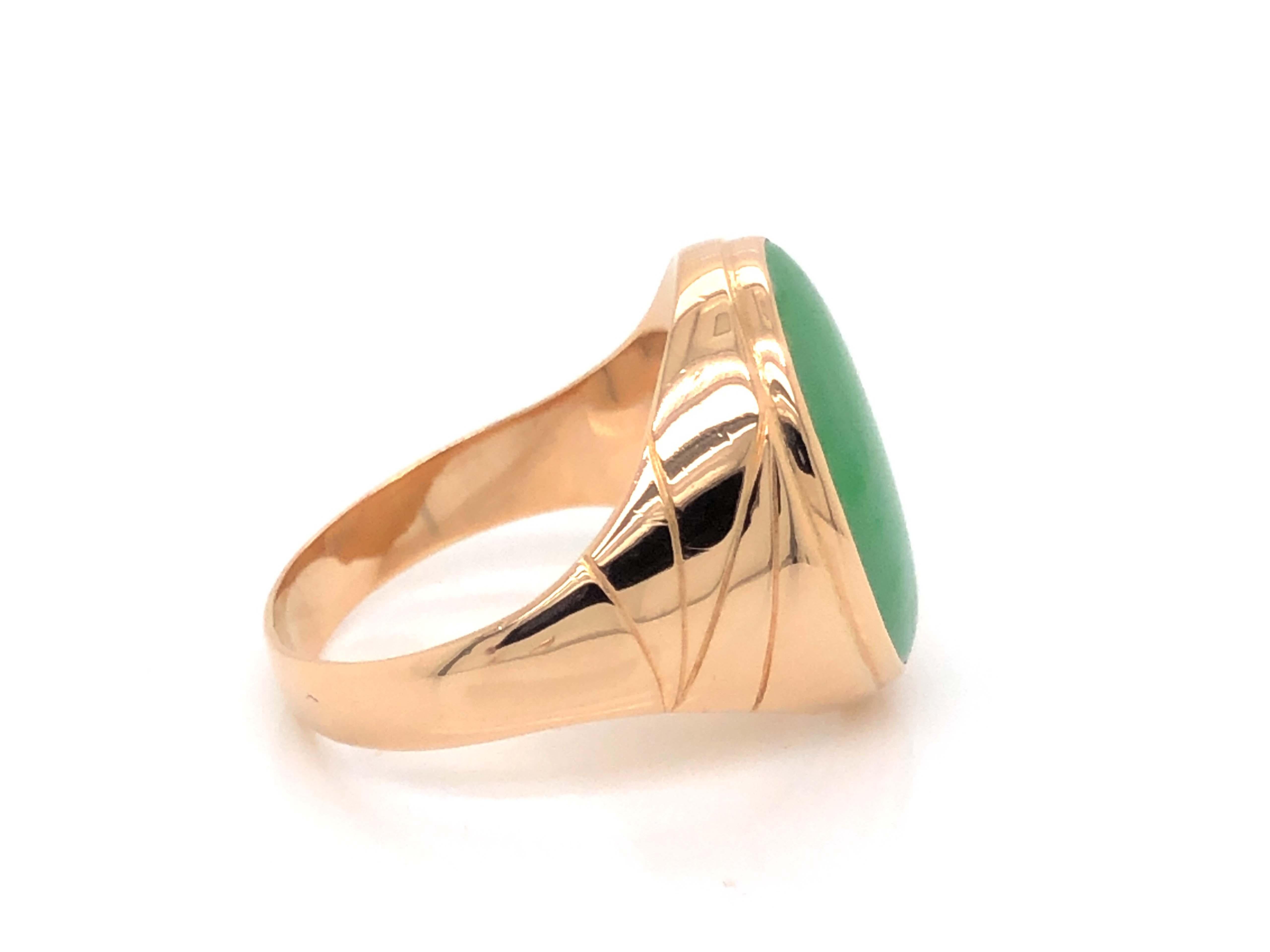 Ovaler Herrenring aus grüner Jade mit geometrischem Design aus 14 Karat Gelbgold Vintage im Zustand „Gut“ in Honolulu, HI