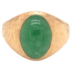 Vintage Men's Oval Green Jade Ring with Textured Design in 14k Yellow Gold