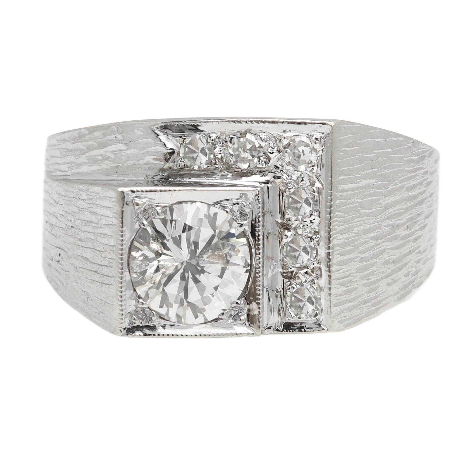 Bague de diamant pour homme
Vintage/ancien environ des années 1940 ou 1950
d'occasion en très bon état
a besoin d'un peu de nettoyage (quelques très petites rayures - je pourrais les enlever en les polissant)
dans l'ensemble Une forme et un design