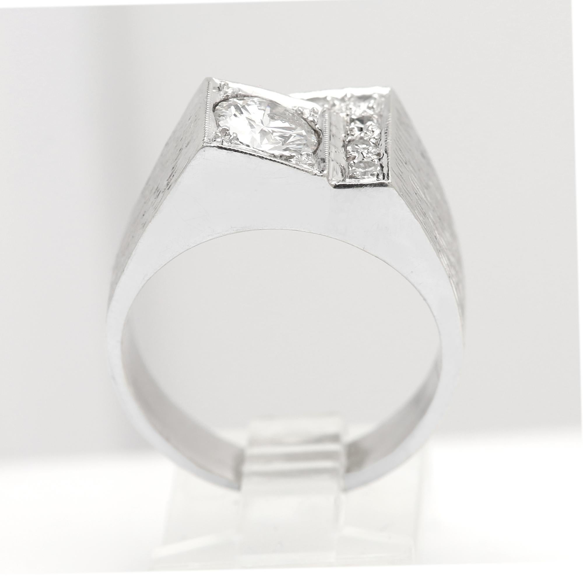 Vintage Men's Ring diamond men ring square design Natural Diamonds 14 karat Bon état - En vente à Brooklyn, NY