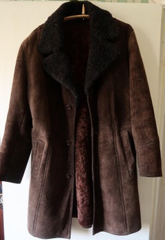 Cappotto vintage da uomo in pelle di pecora dell'URSS: Eleganza jugoslava senza tempo, 1J91