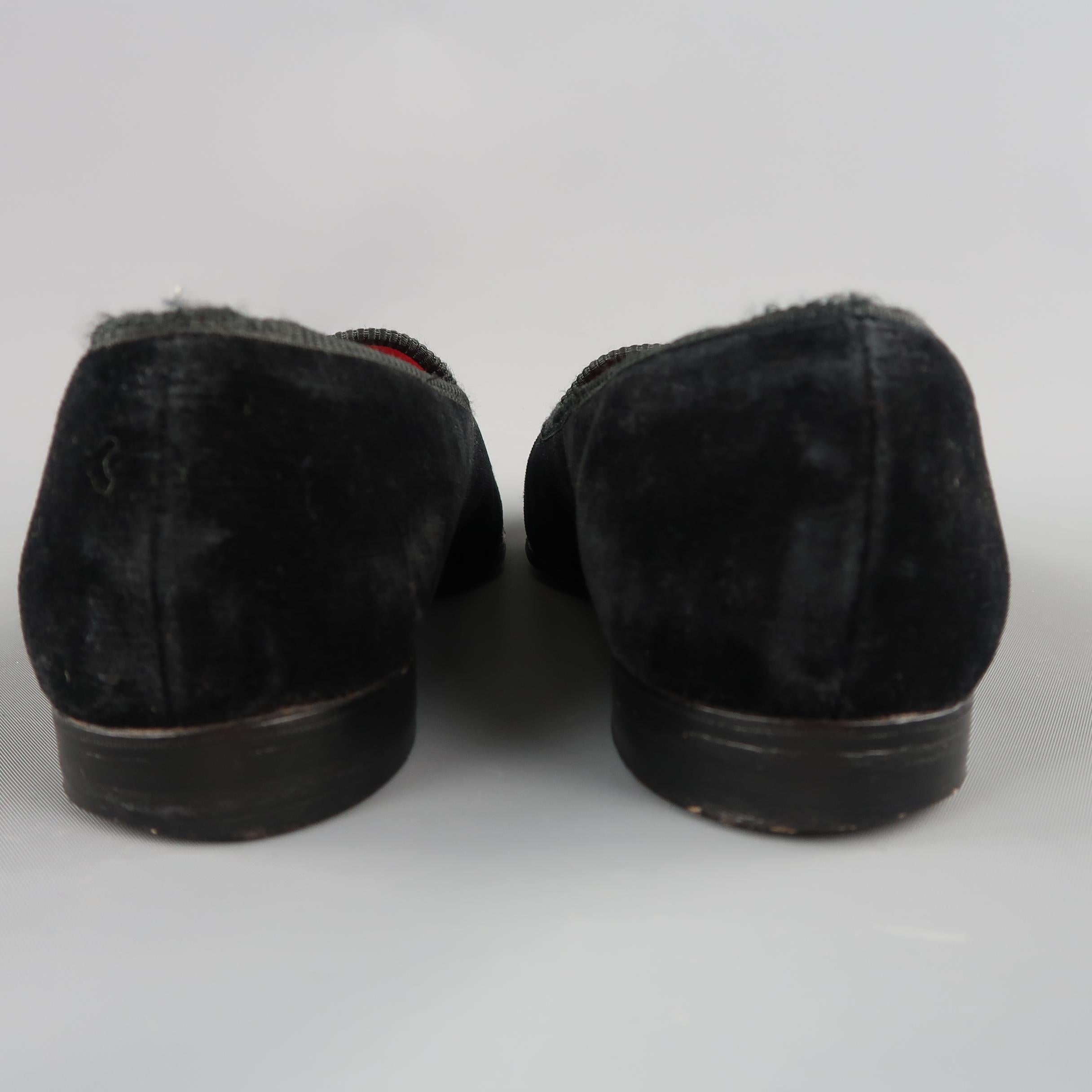 Vintage Men's WATHNE Size 9.5 Black Velvet Gold Embroidered Horn Slippers In Good Condition In San Francisco, CA
