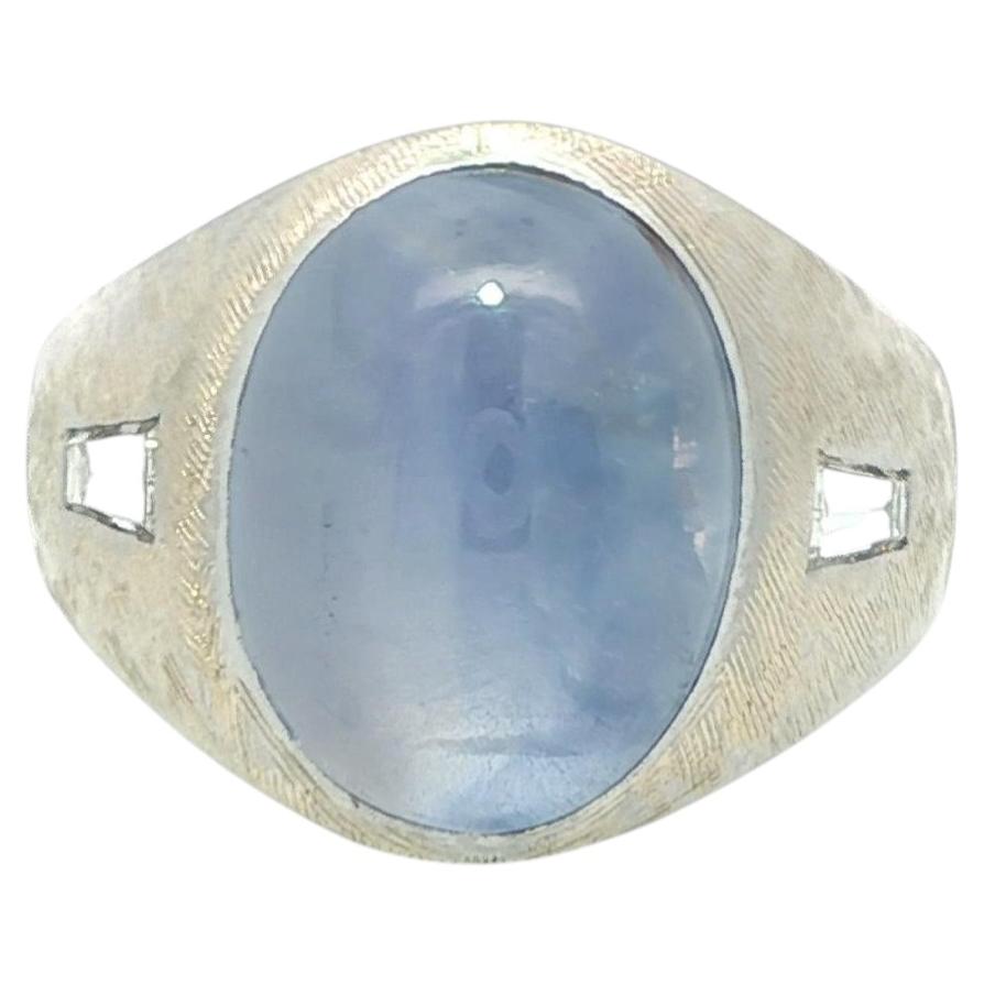 Anello vintage da uomo in oro bianco con zaffiro a stella, diamante a baguette e profilo basso