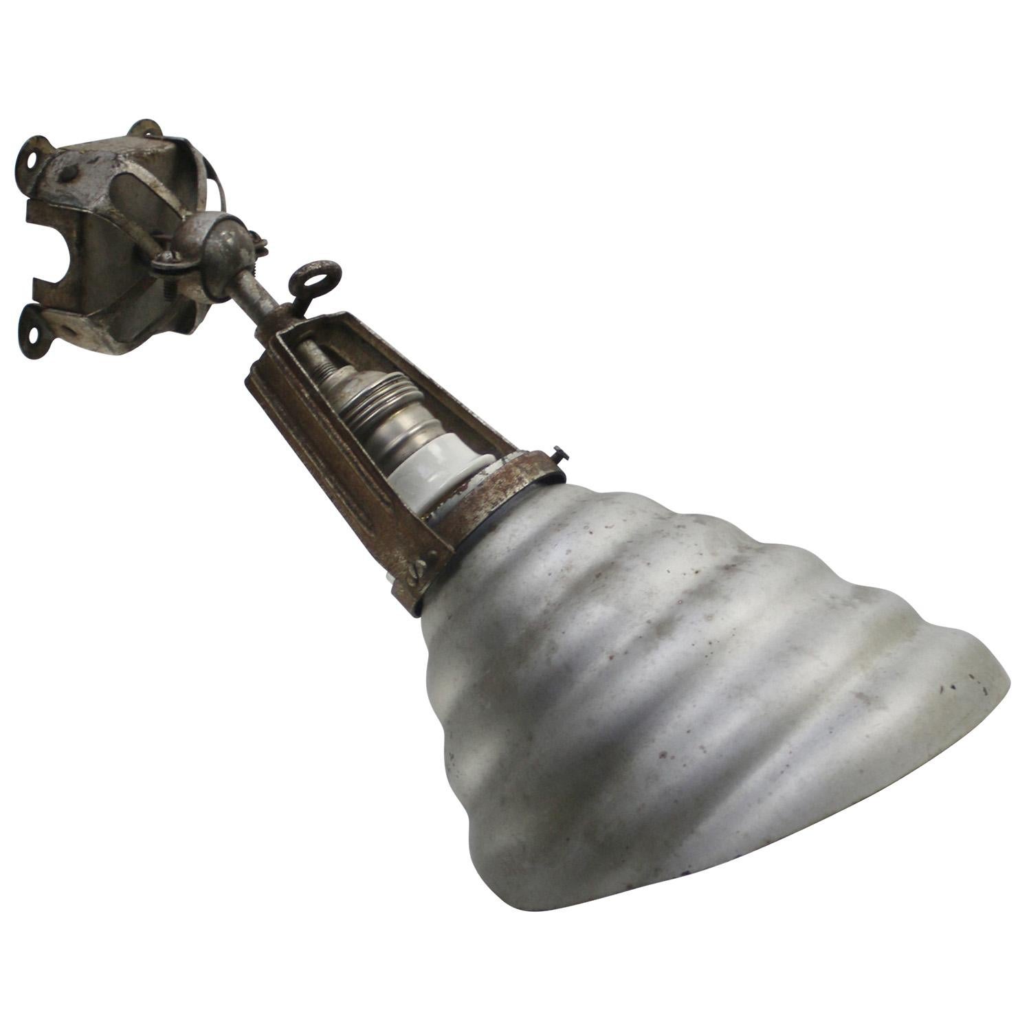 Industriel Lampe murale d'applique en laiton à miroir Mercury Vintage en vente