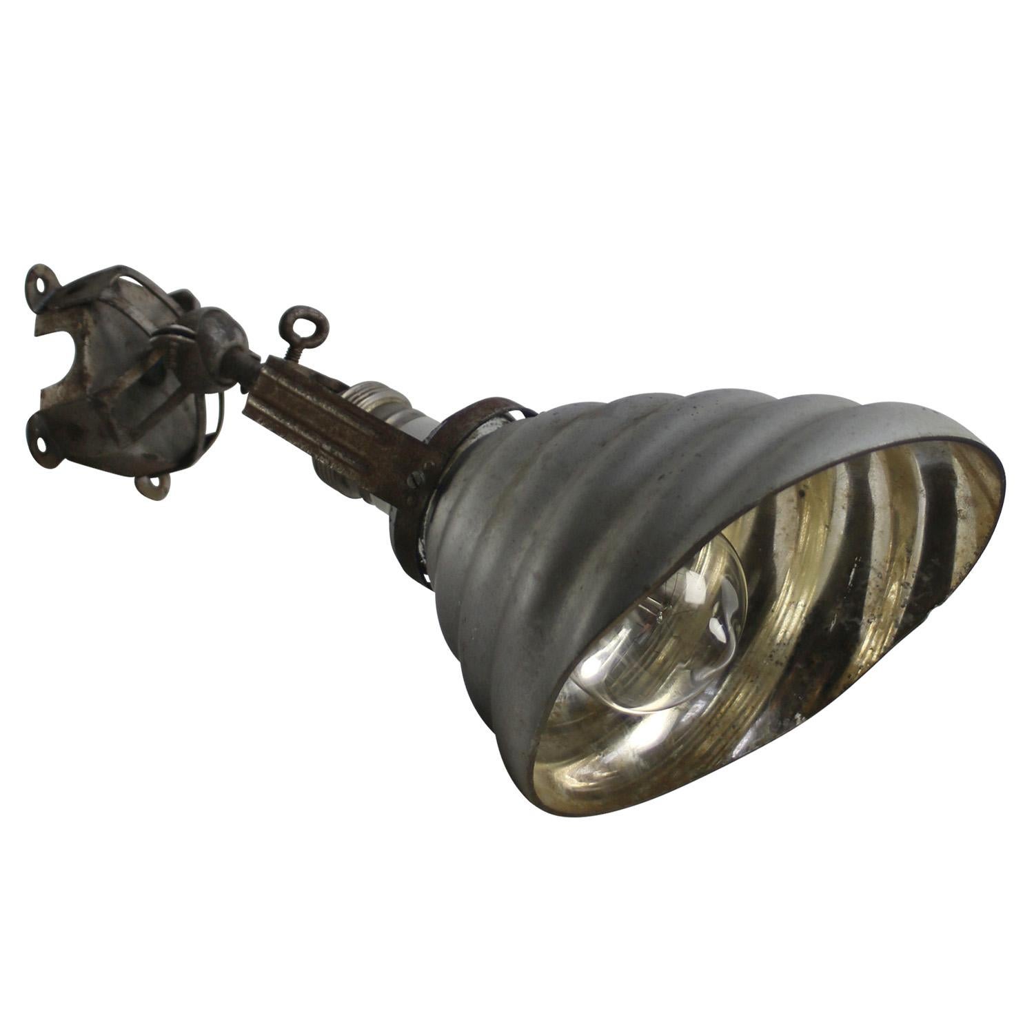 Laiton Lampe murale d'applique en laiton à miroir Mercury Vintage en vente