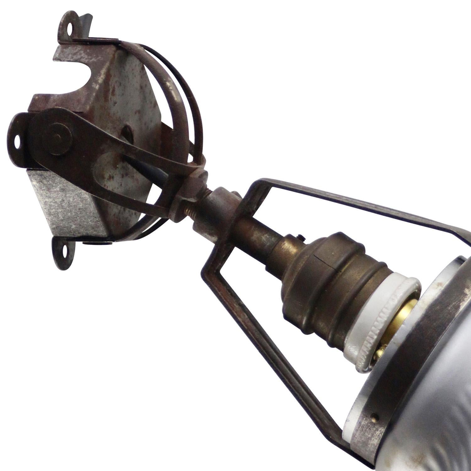 Allemand Lampe murale d'applique en laiton à miroir Mercury Vintage en vente