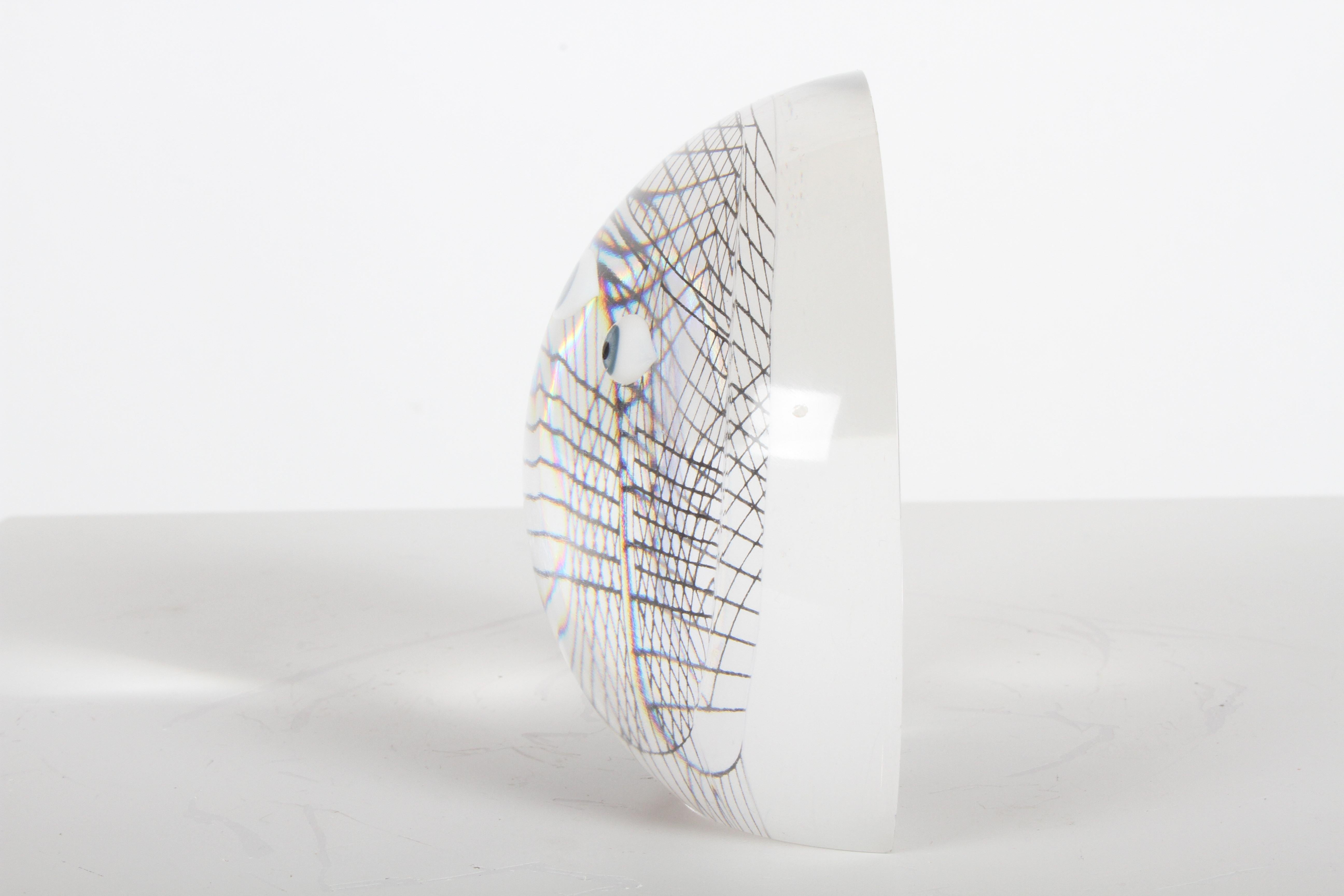 Lucite Volto Vintage Merle Edelman Op Art / Testa con occhi all'interno di lucite / Acrilico anni '70 in vendita