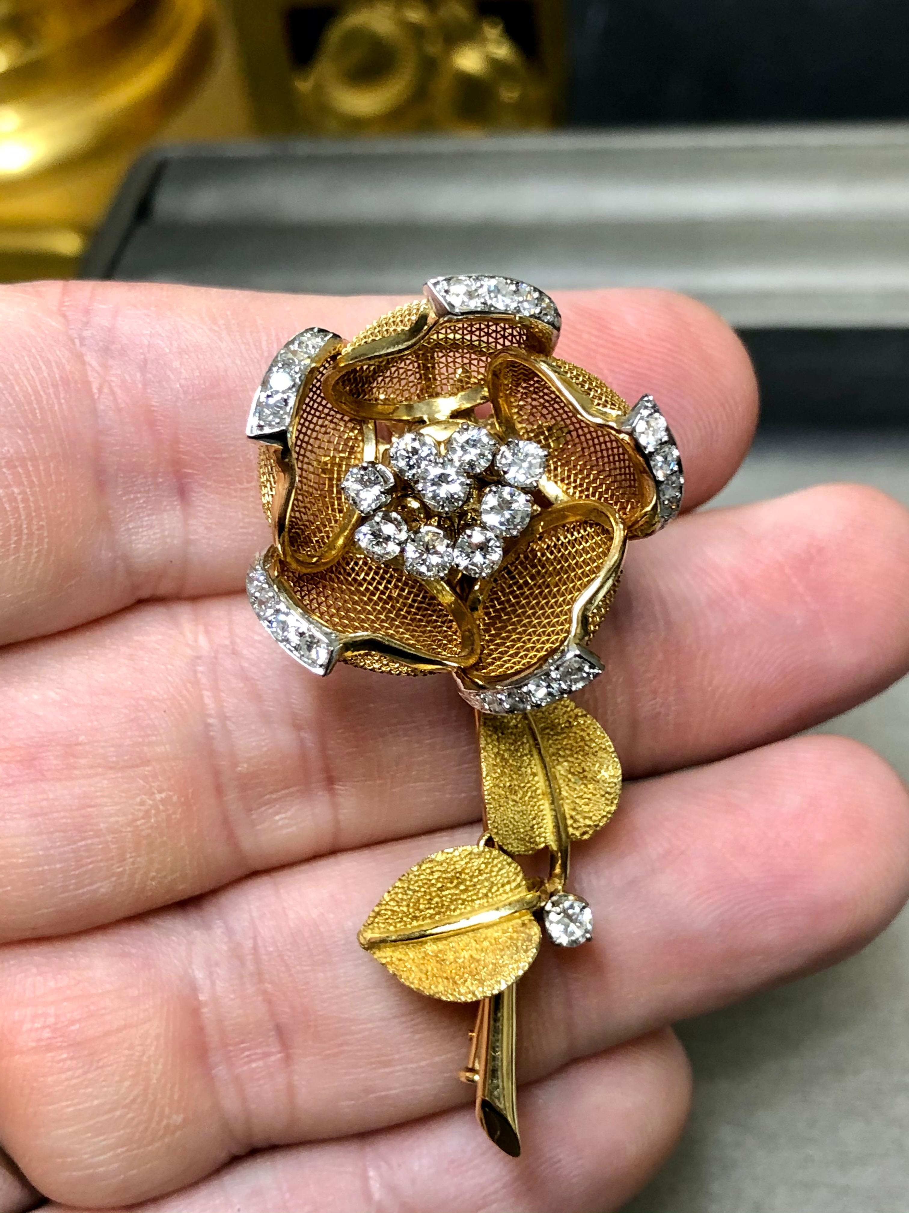 Vintage MERRIN France 18K Articulating Diamond Flower Brooch Pin  For Sale 2