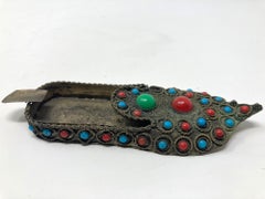 Posacenere per scarpe Aladino marocchino in metallo vintage con perline 1950