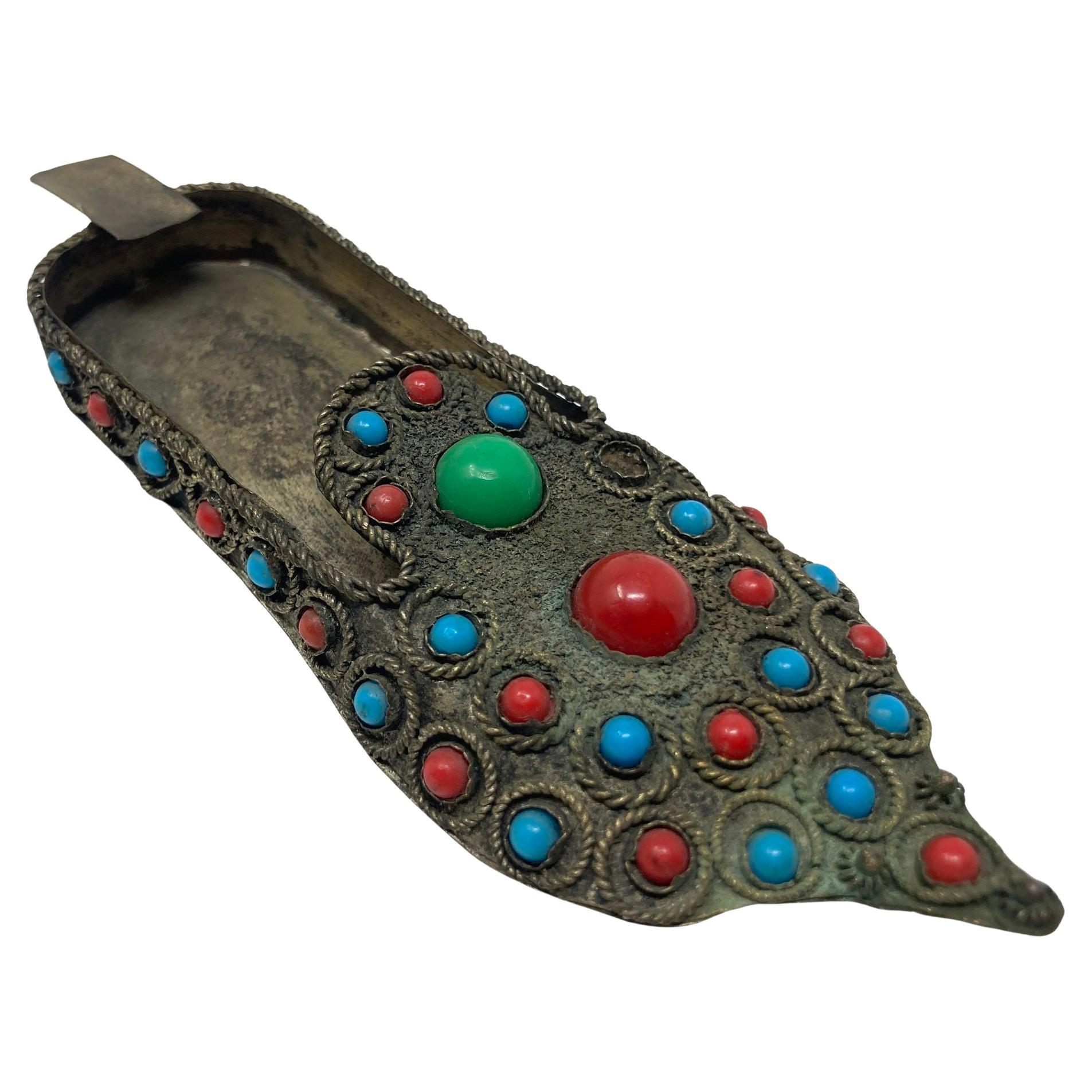 Posacenere per scarpe Aladino marocchino in metallo vintage con perline 1950 in vendita