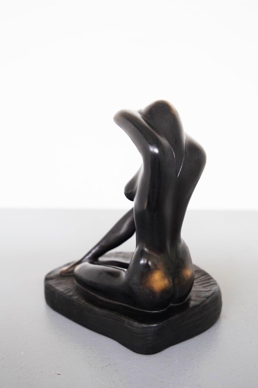 Vintage-Statue einer nackten Frau aus Metall und Holz, signiert (Ende des 20. Jahrhunderts) im Angebot