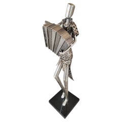 Escultura Figurativa de Organista de Metal Art Vintage con Base Negra