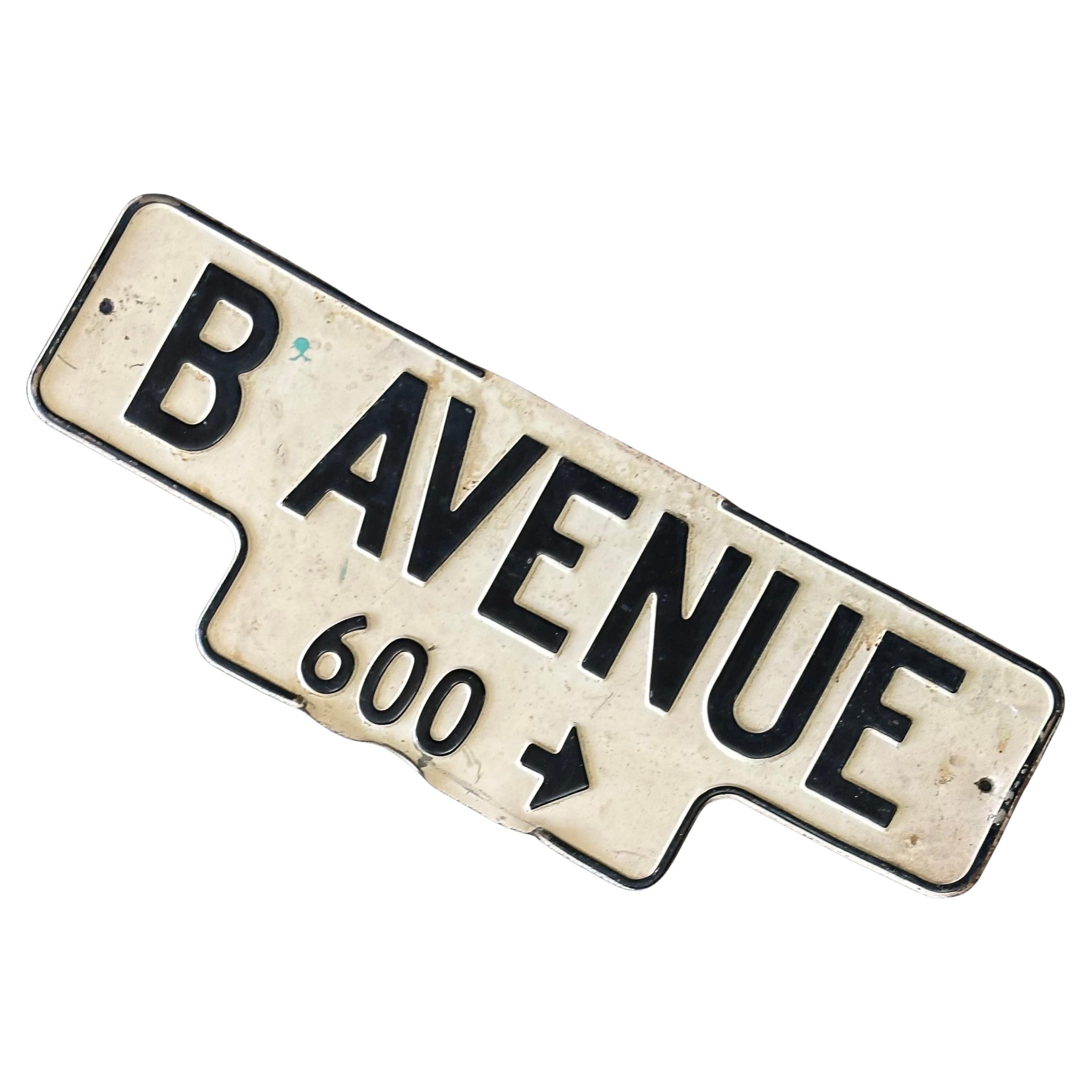 Vintage- Street-Schild aus Metall „B Avenue“ aus Metall – Stadt Coronado, Kalifornien (Moderne der Mitte des Jahrhunderts) im Angebot