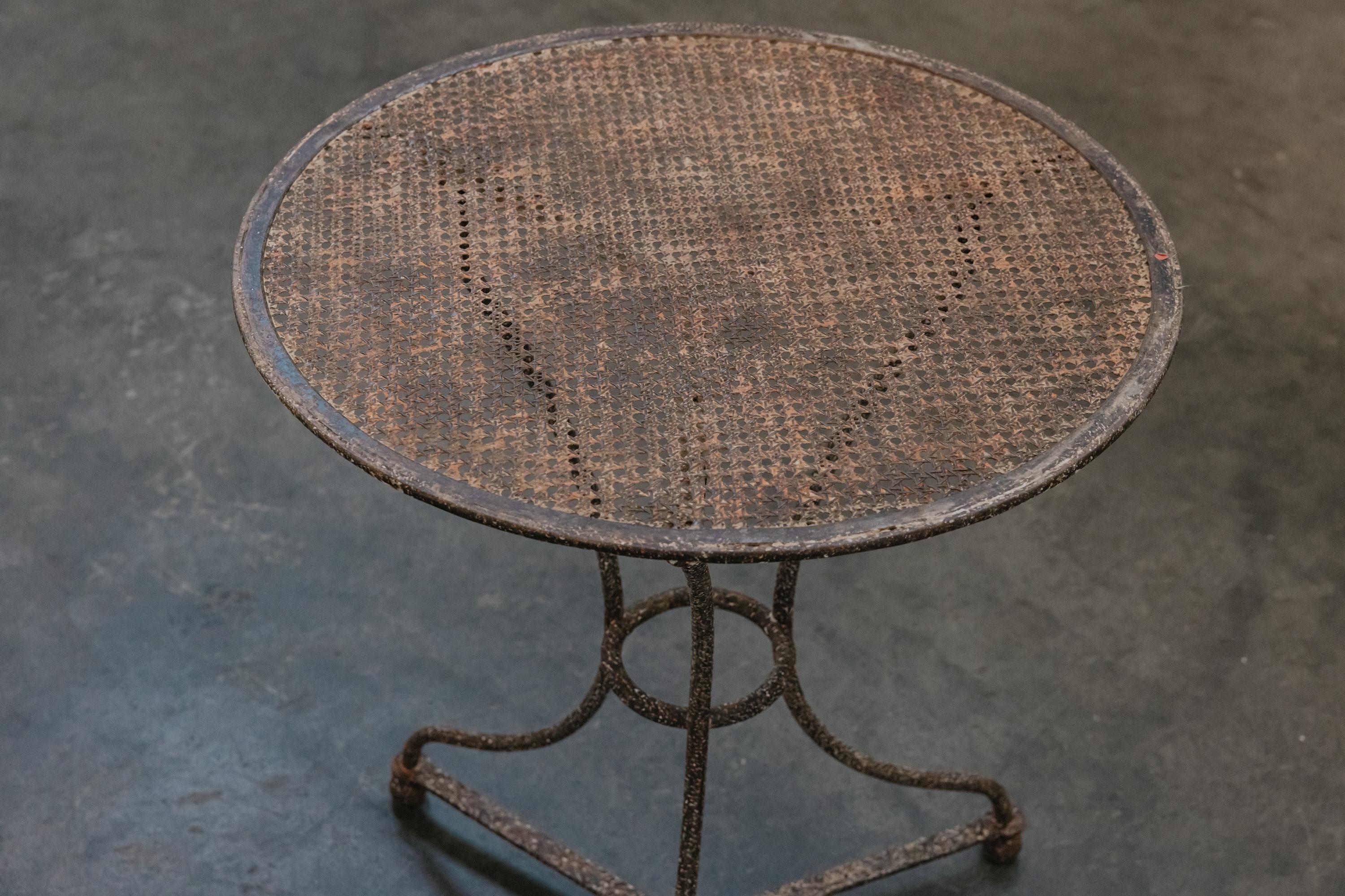 Européen Table de bistrot en métal vintage de France, Circa 1950 en vente