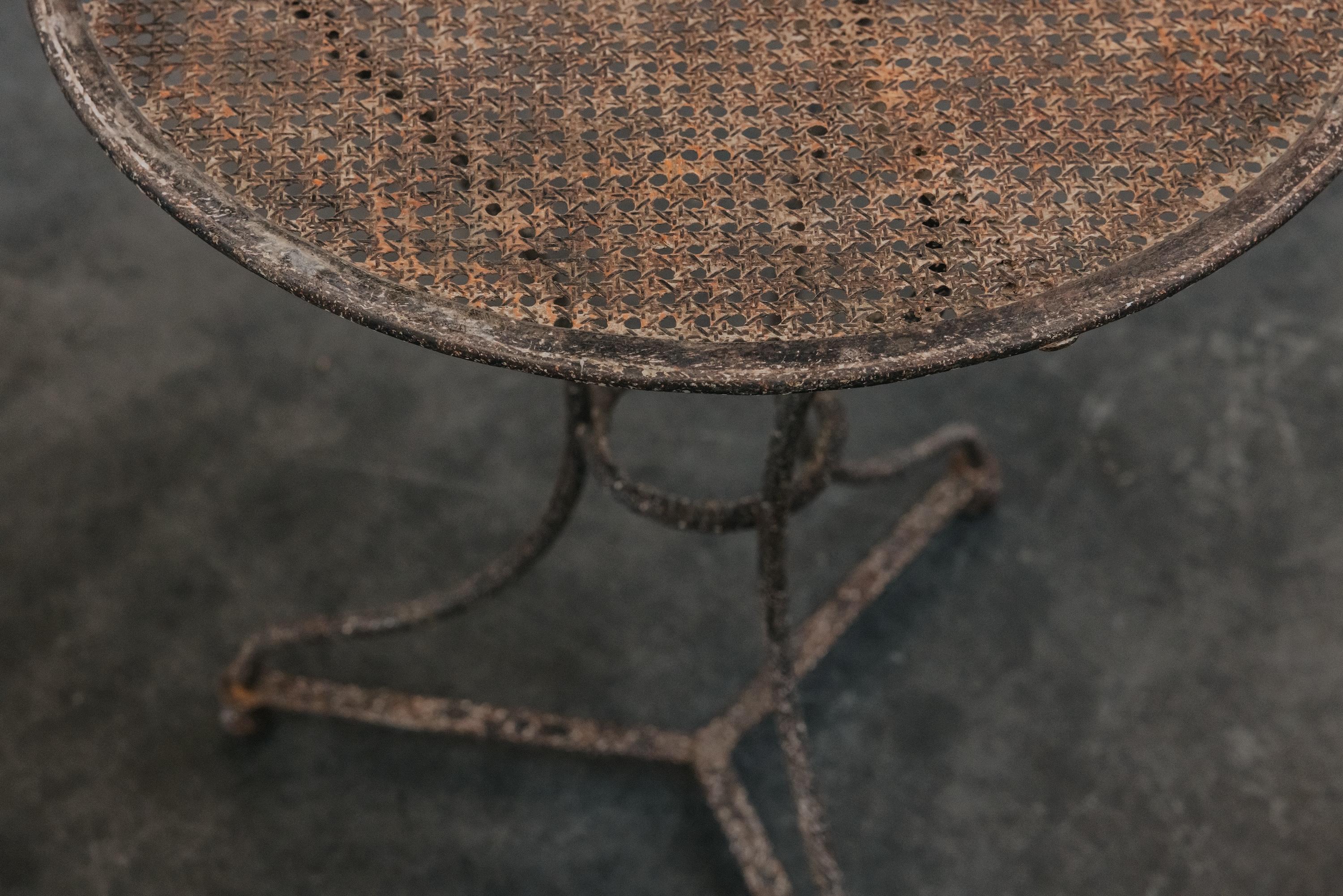 Table de bistrot en métal vintage de France, Circa 1950 Bon état - En vente à Nashville, TN
