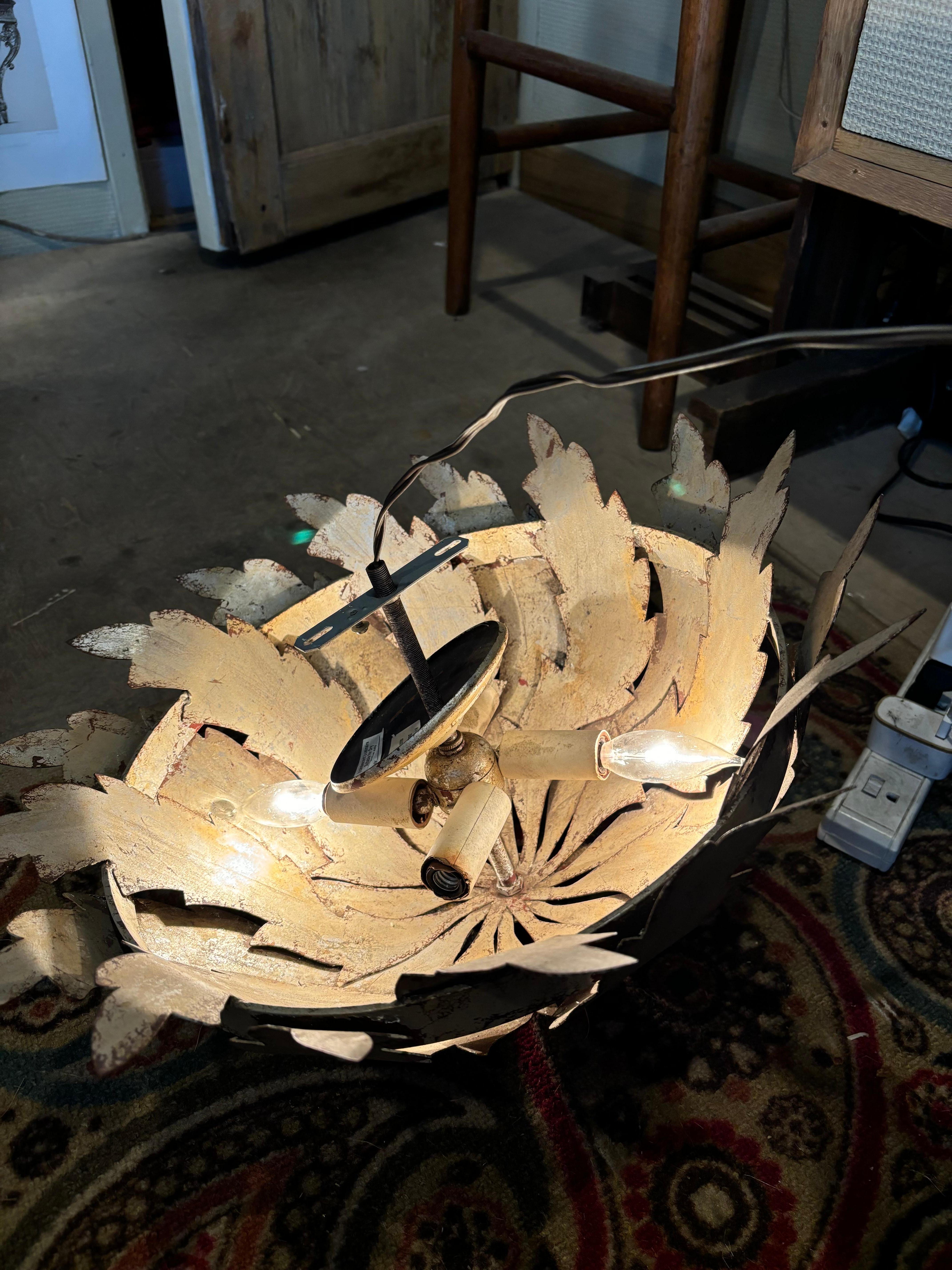 Lámpara de techo metálica vintage en Bastante bueno estado para la venta en Los Angeles, CA