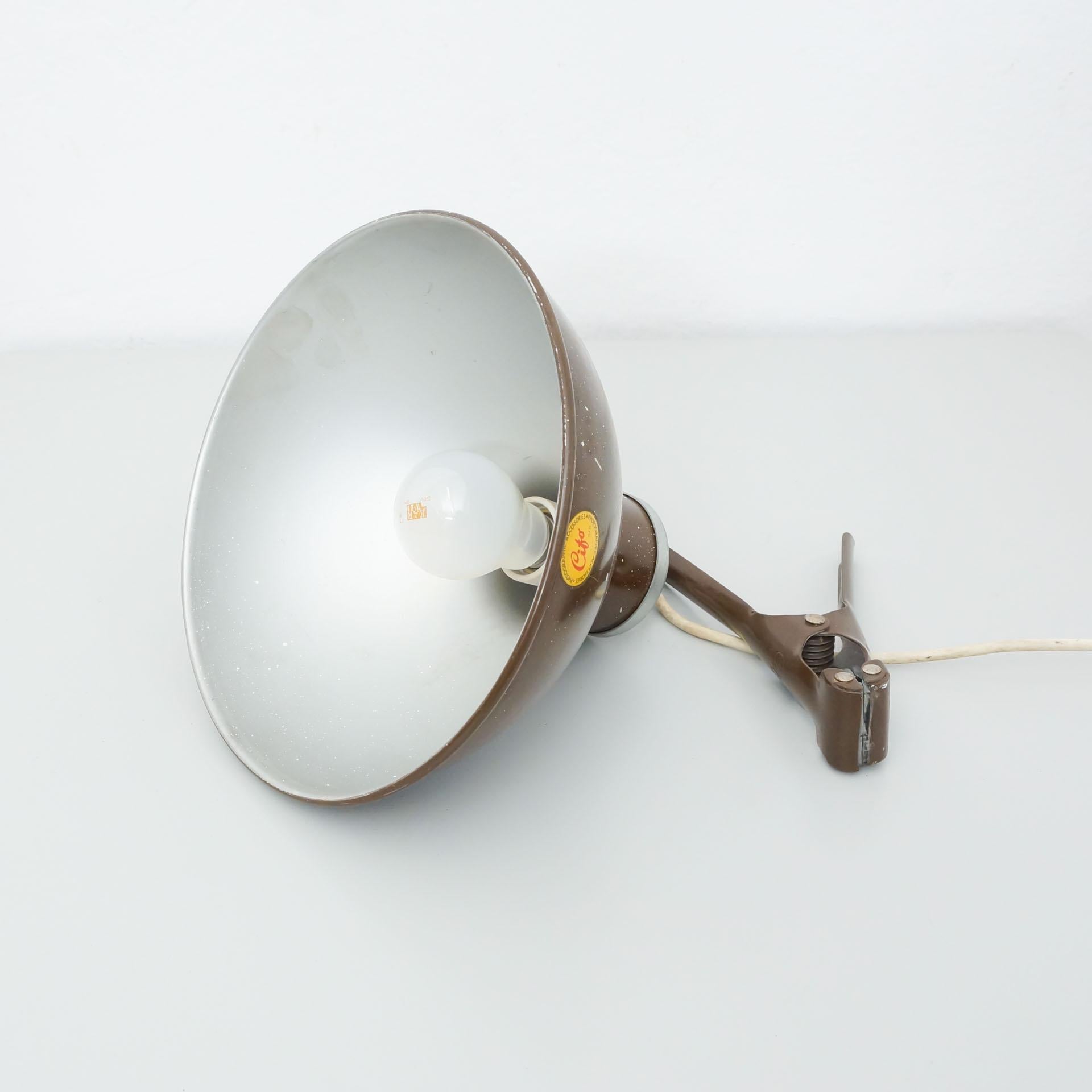 Lamp, circa 1940.
By unknown manufacturer, from Spain.

In original condition, with some visible signs of previous use and age, preserving a beautiful patina.

Materials:
Metal

Dimensions:
ø 25.5 cm x H 23 cm.