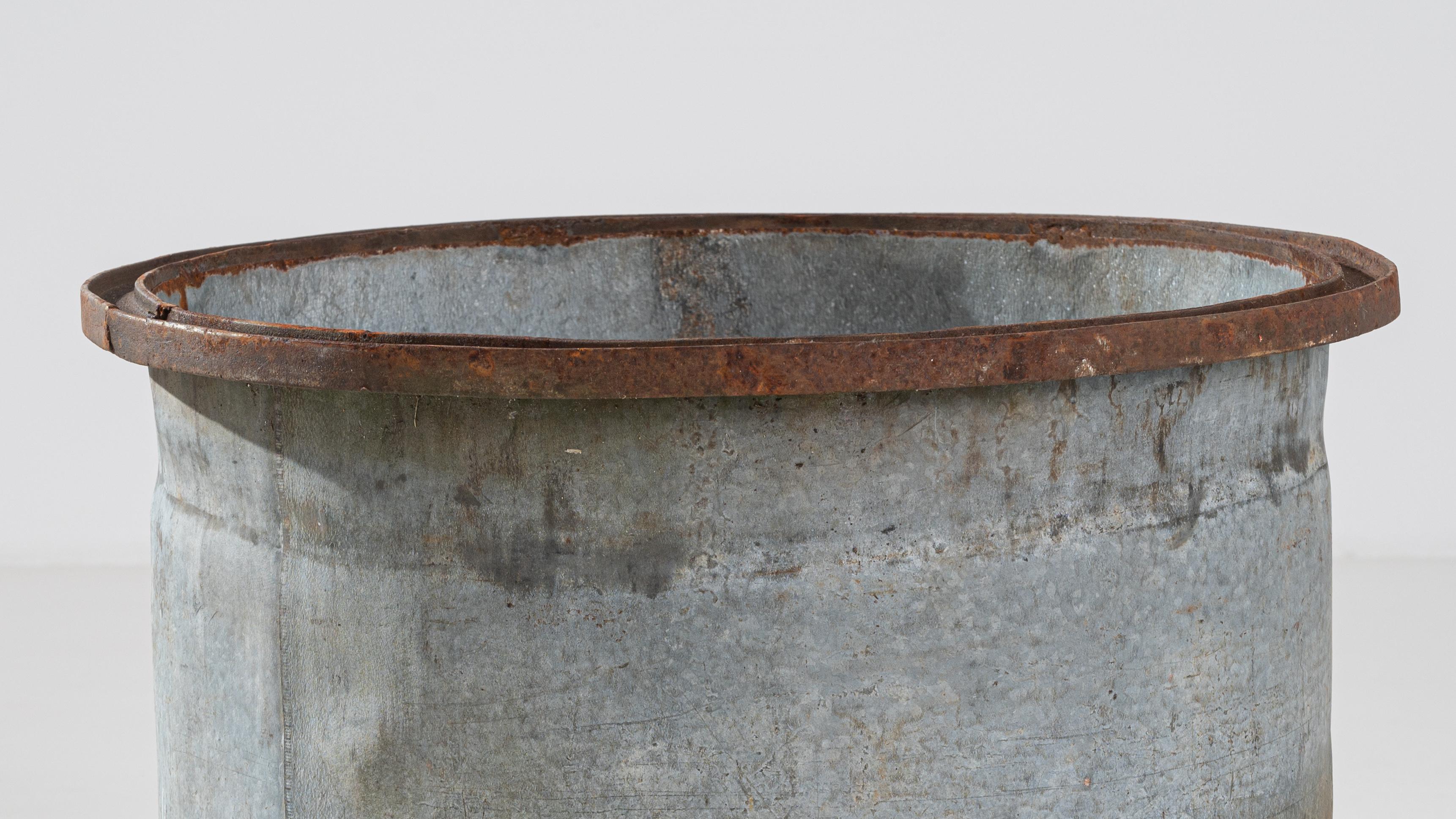 Mid-20th Century Vintage Metal Clawfoot Planter For Sale