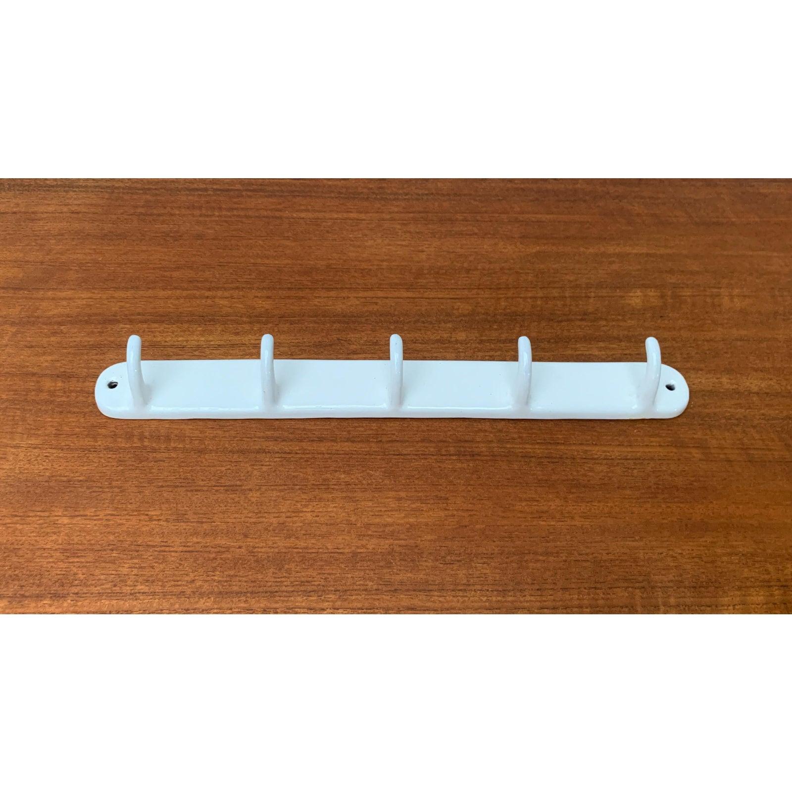 Vintage Metal Coat Rack, in Very Good conditions. Designed 1950 to 1959.

Additional information:
Materials: Metal
Color: White
Item Type: Vintage, Antique or Pre-owned
Dimensions: 18.5ʺW × 1.97ʺD × 1.97ʺH
Condition: Some Imperfections
Condition