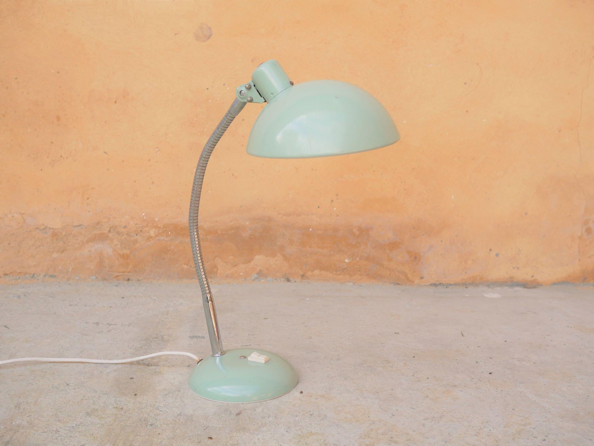Lampe de bureau métallique vintage Bon état - En vente à AIGNAN, FR