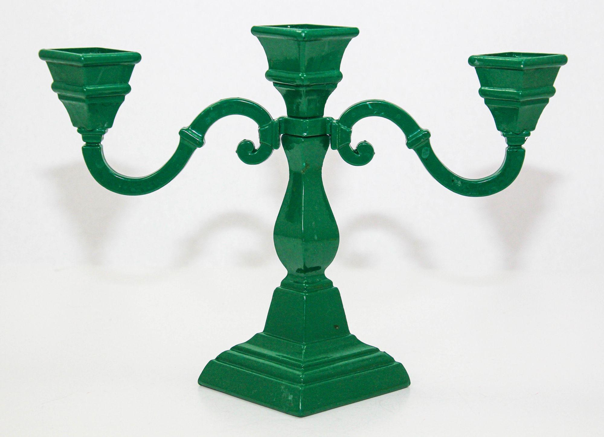 Vintage Metal English Hunter Green Candelabra In Good Condition For Sale In North Hollywood, CA