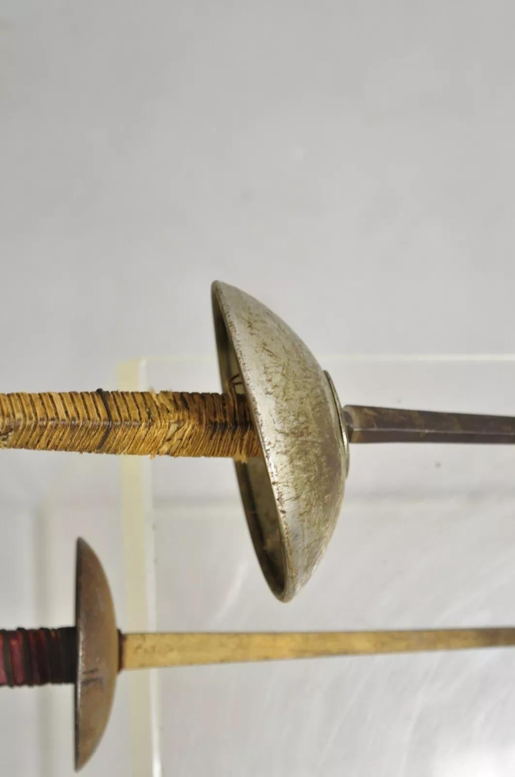 Set da scherma in metallo vintage con 3 spade e maschera rivestita in pelle - 4 pezzi 1