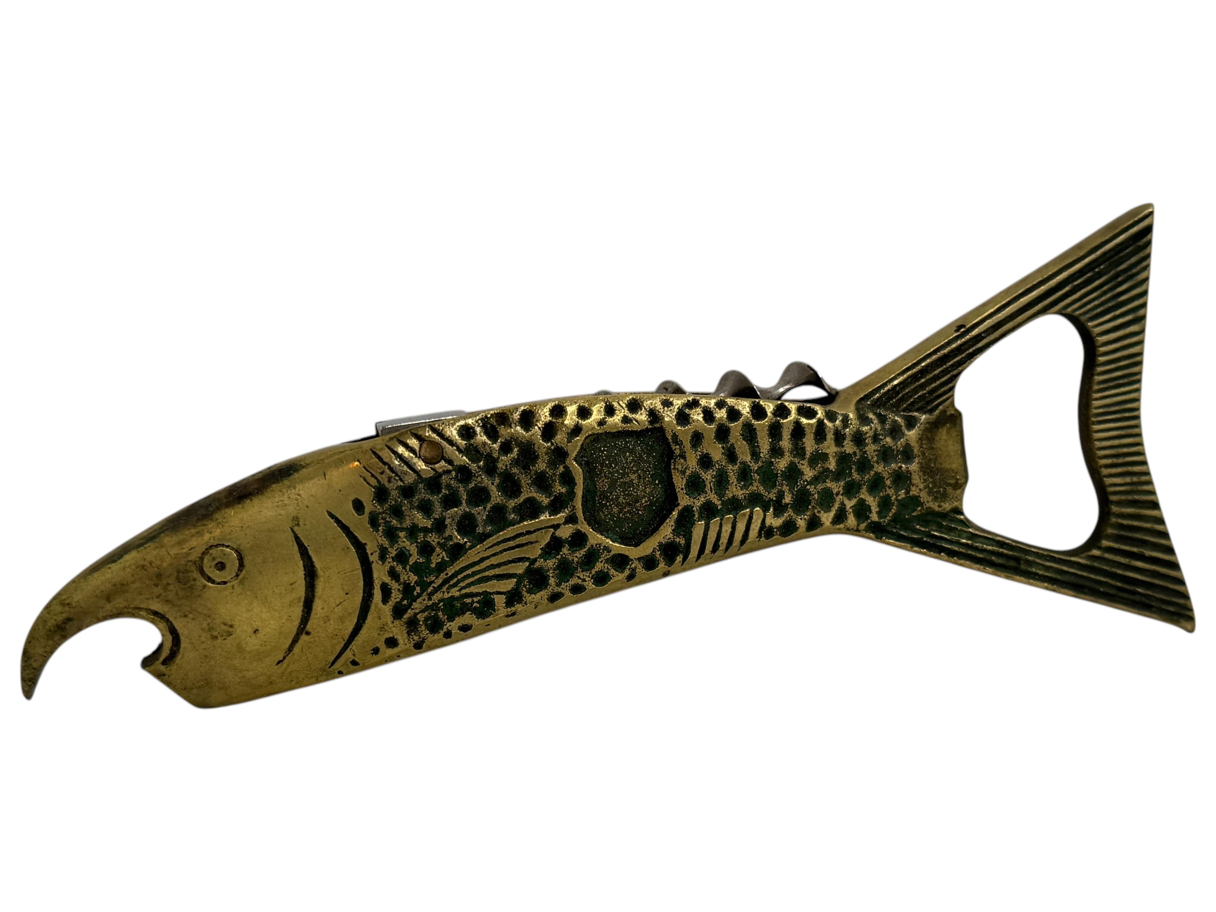 Bronzo Cavatappi in metallo vintage a forma di pesce, apribottiglie, articoli da bar moderni e di moda del Medioevo in vendita