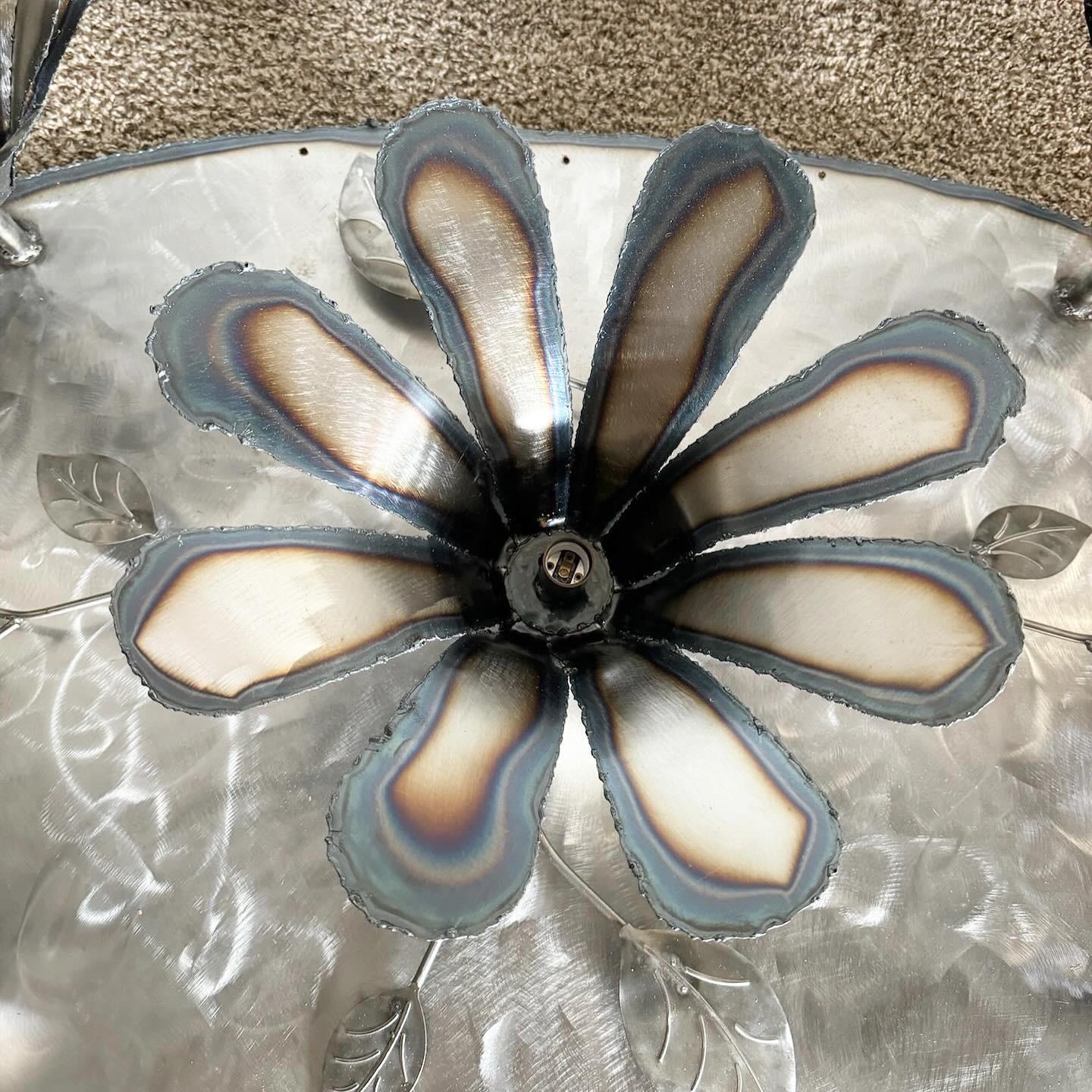 Vintage Metal Flower Mounted Lamp Weld Art In Good Condition For Sale In Delray Beach, FL