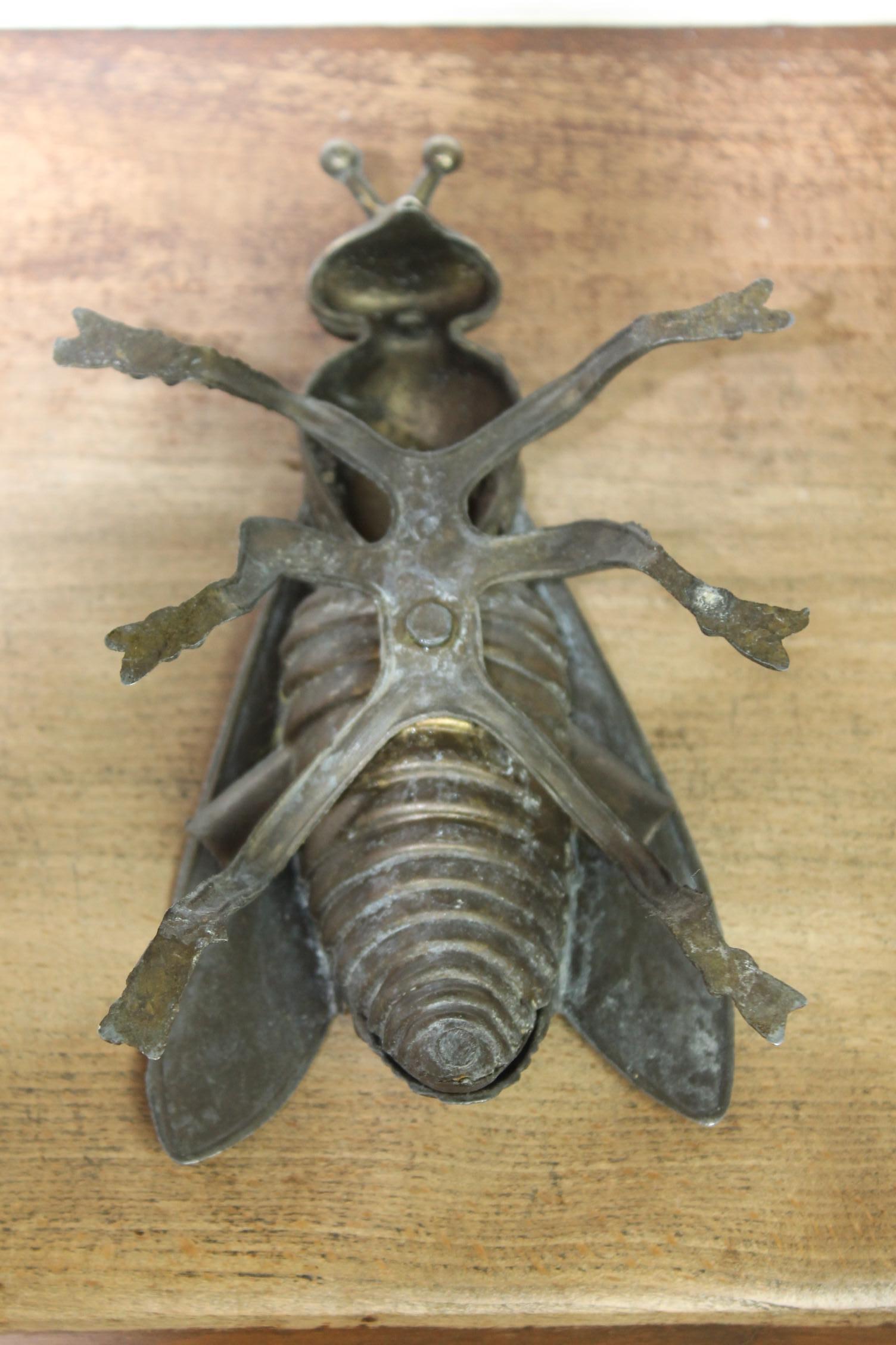 Vintage Metall Fliege Aschenbecher:: Fliege Figurine:: Mitte des 20 9