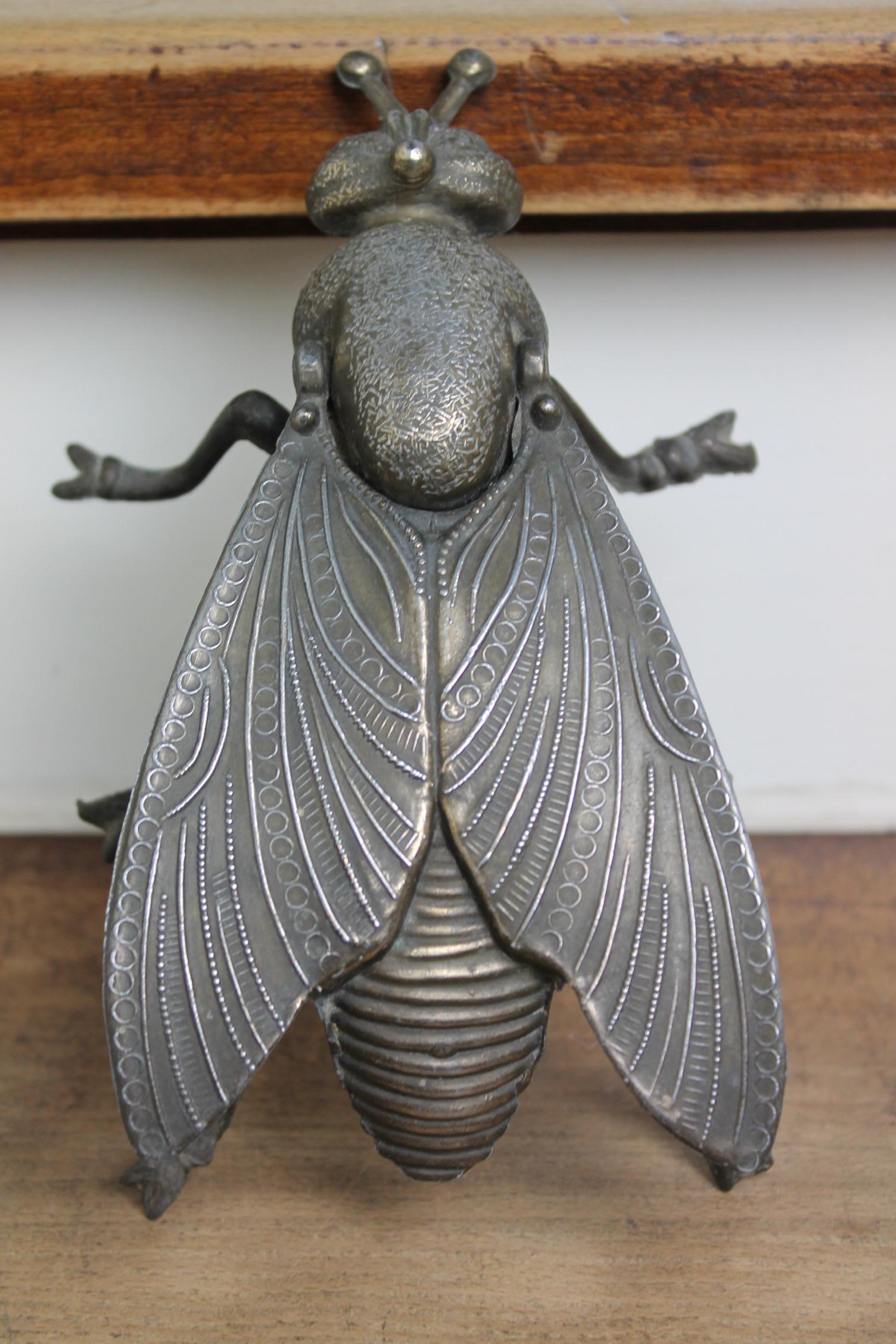 Vintage Metall Fliege Aschenbecher:: Fliege Figurine:: Mitte des 20 (Moderne der Mitte des Jahrhunderts)