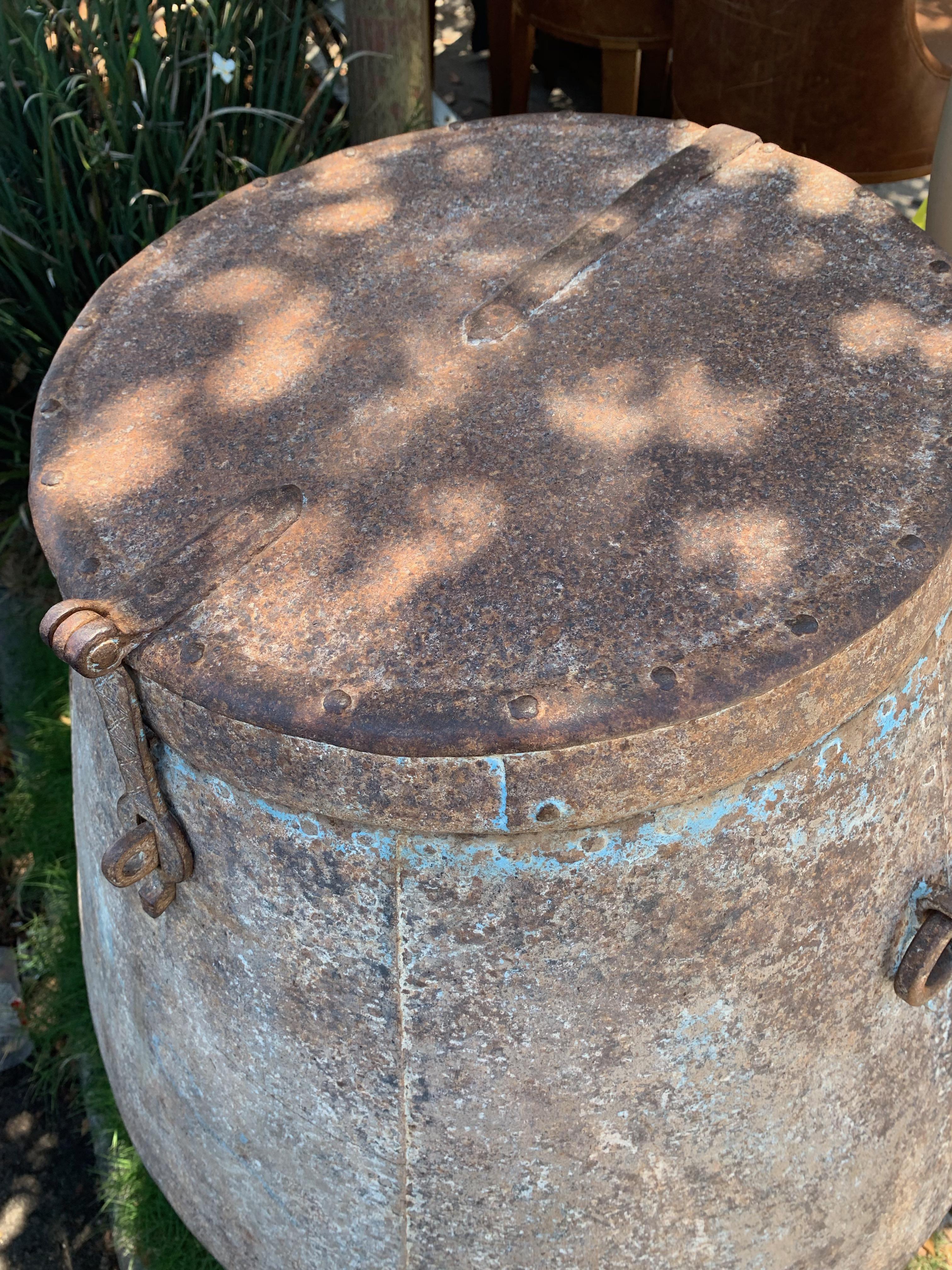 Beautifully patinated vintage grain barrel, a wonderful compliment to many landscapes or grand interiors. The top is removable, plants or items can be placed inside.