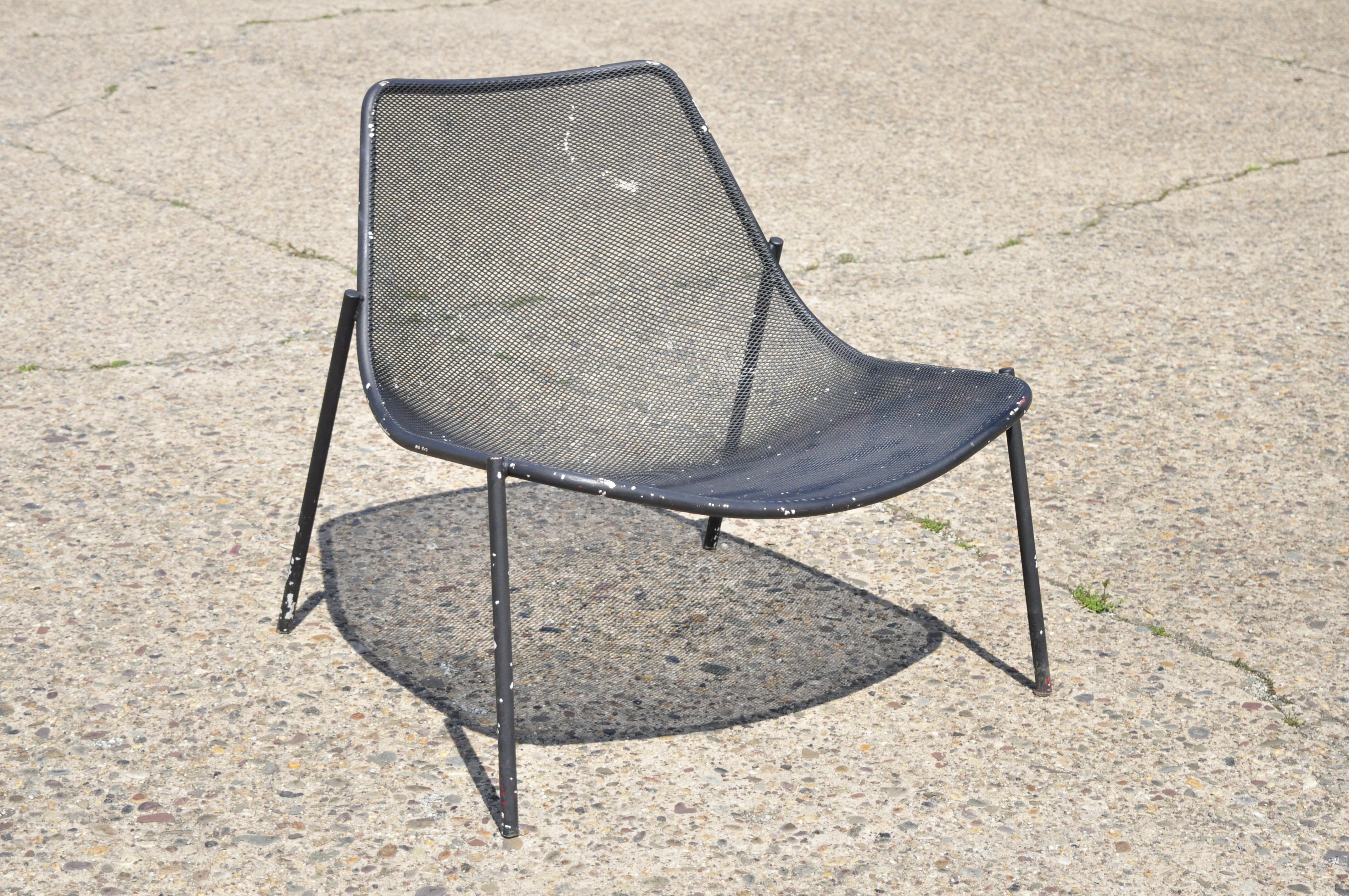 Vintage metal mesh perforated wide seat modern patio garden lounge chair. Item features large wide seat, metal mesh frame, clean modernist lines, great style and form. Circa late 20th century. Measurements: 33
