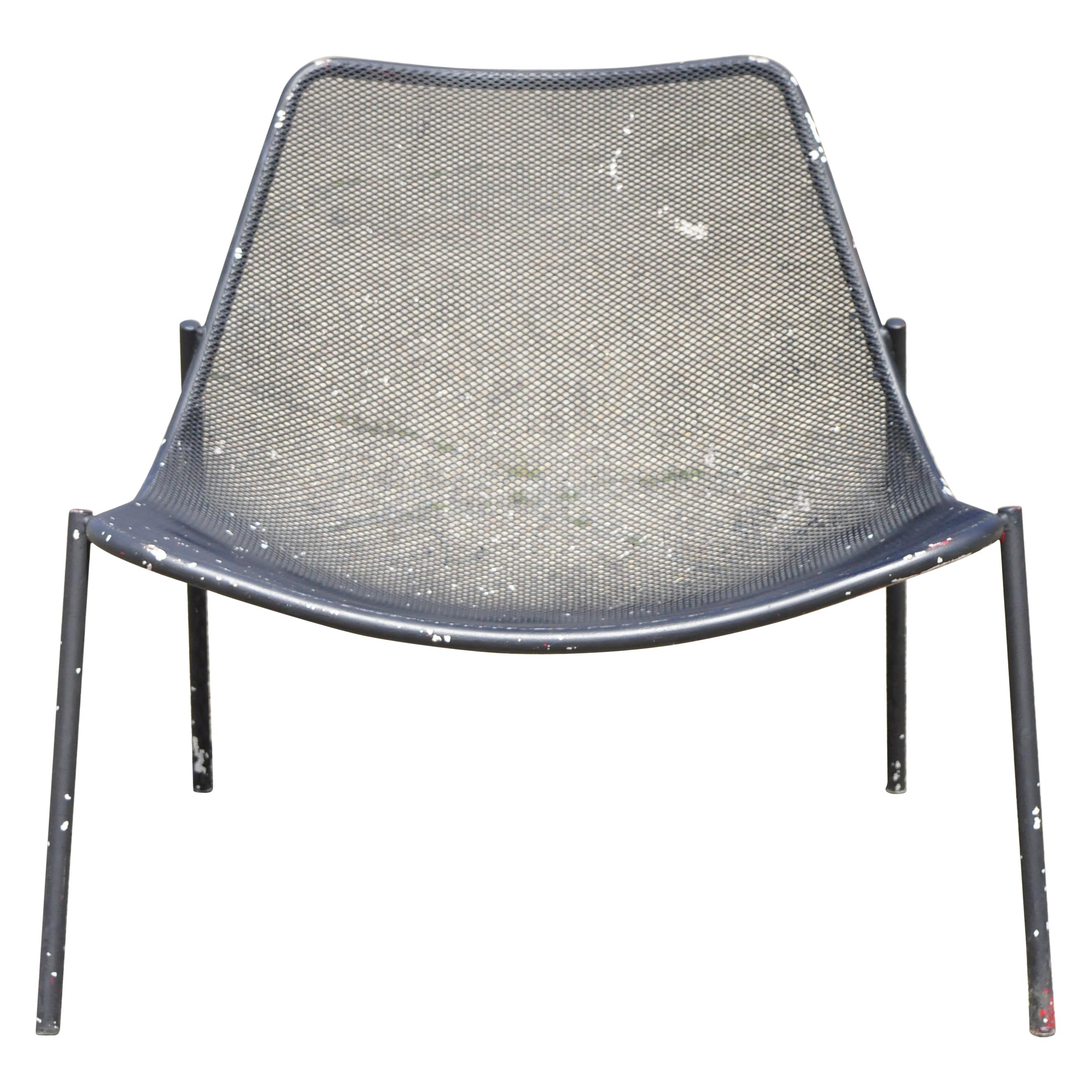 Vintage Metal Mesh Perforated Wide Seat Modern Patio Garden Lounge Chair im Angebot