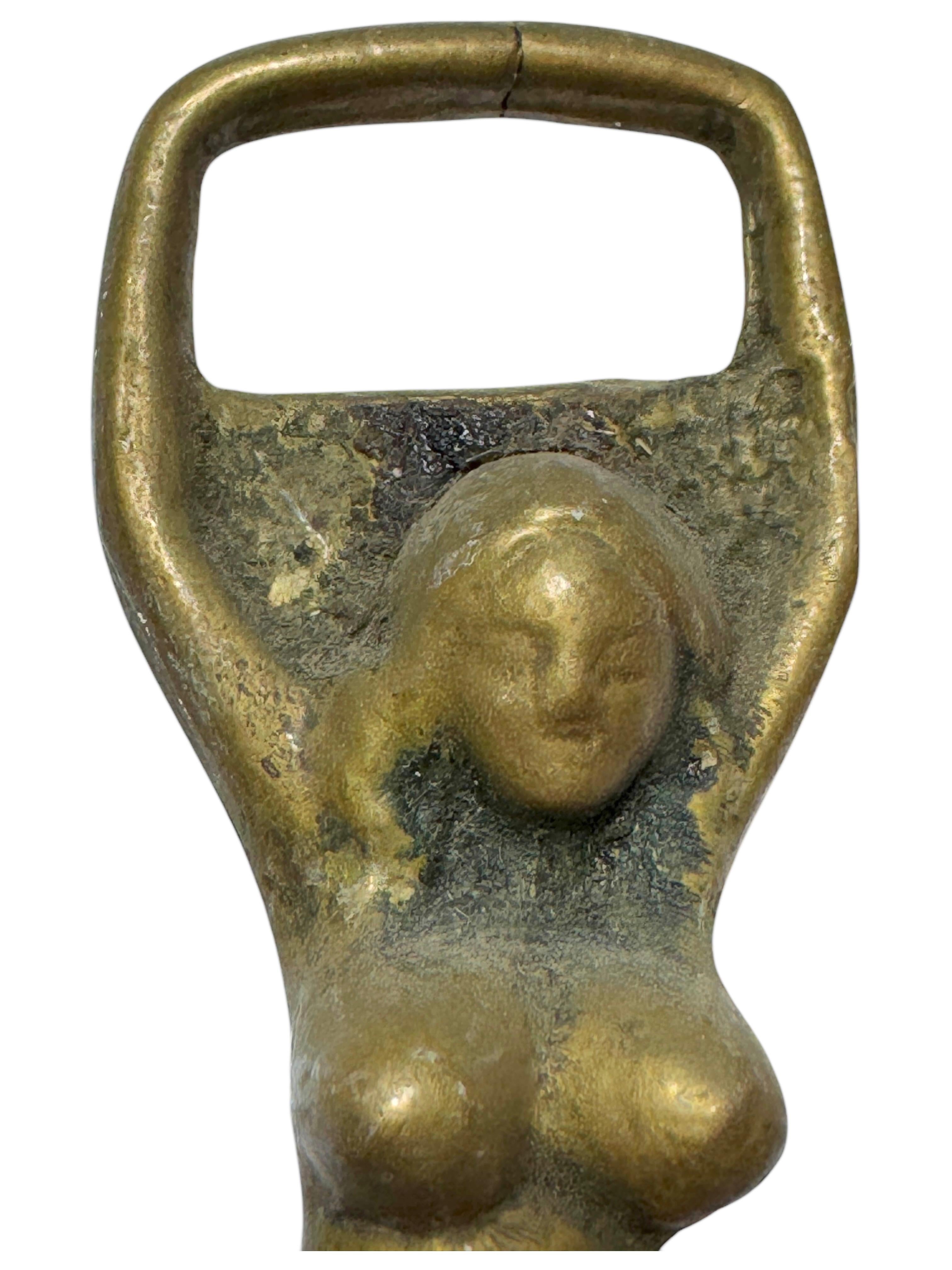 Abridor de Botellas de Metal Vintage Chica Desnuda Barware Breweriana de Metal Moderno de Mediados de Siglo Austríaco