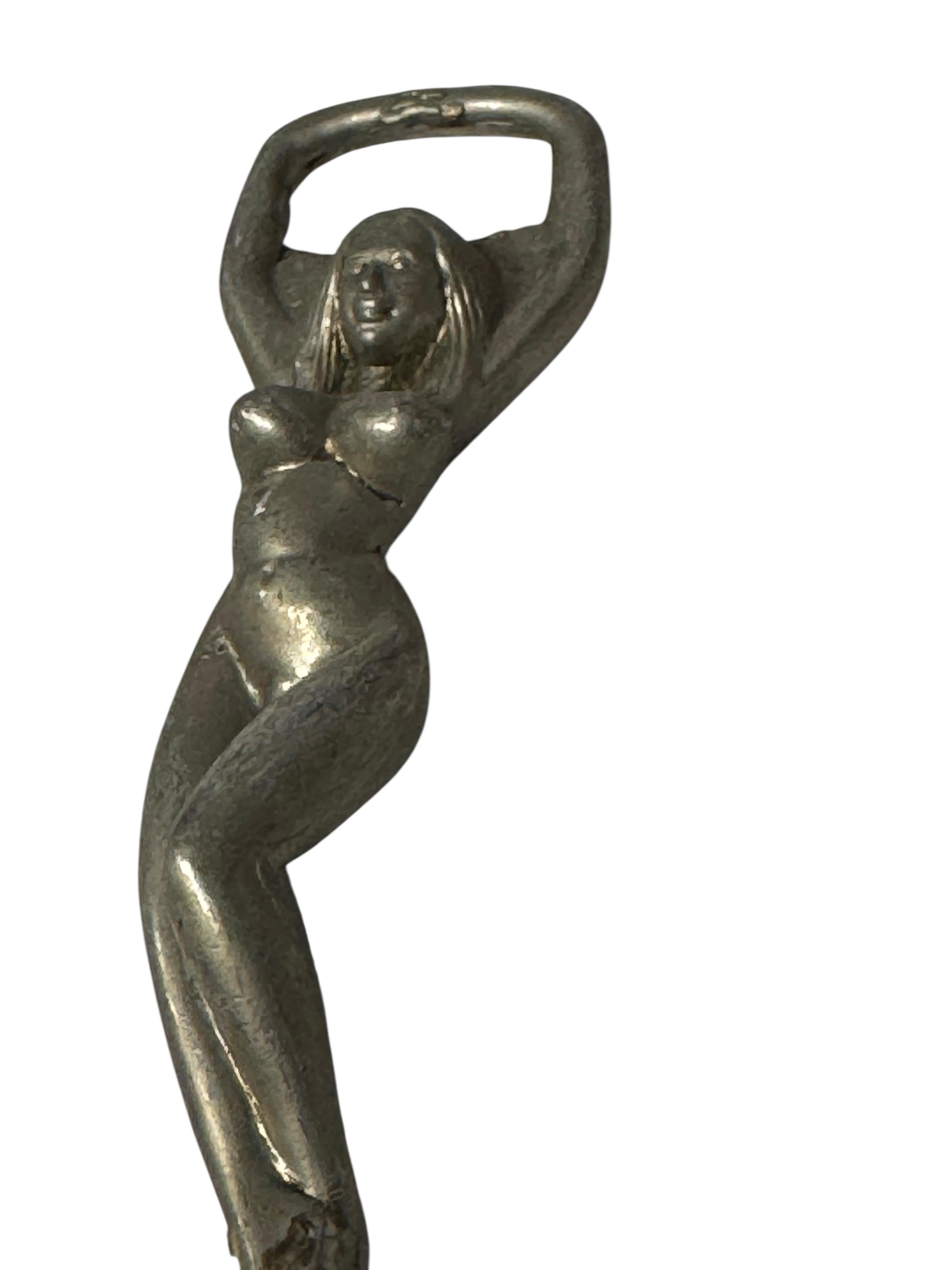 Vintage Metall Nude Mädchenflaschenöffner MidCentury Modern Metall Breweriana Barware, Vintage (Österreichisch) im Angebot