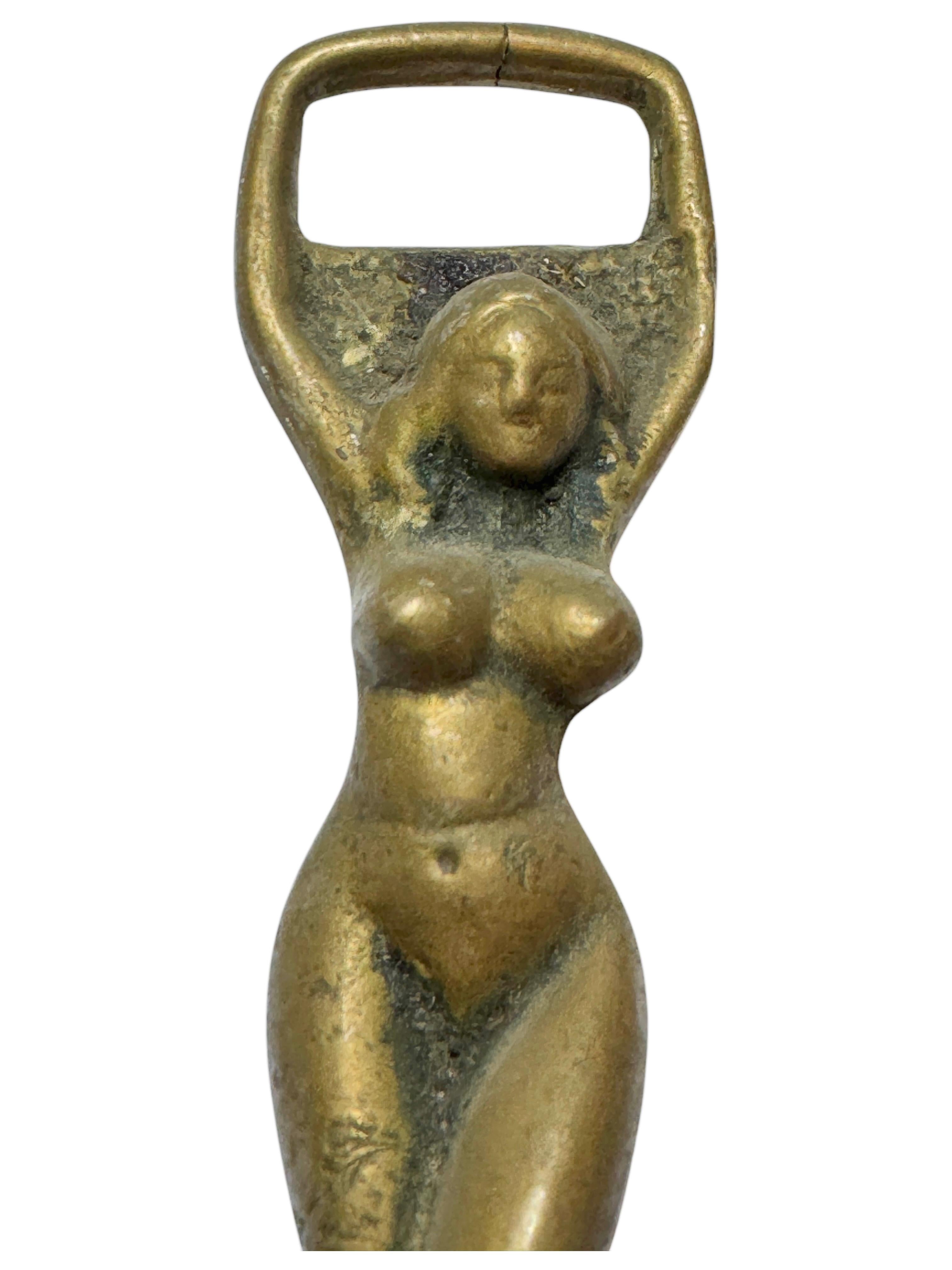 Abridor de Botellas de Metal Vintage Chica Desnuda Barware Breweriana de Metal Moderno de Mediados de Siglo en Bueno Estado en Nuernberg, DE