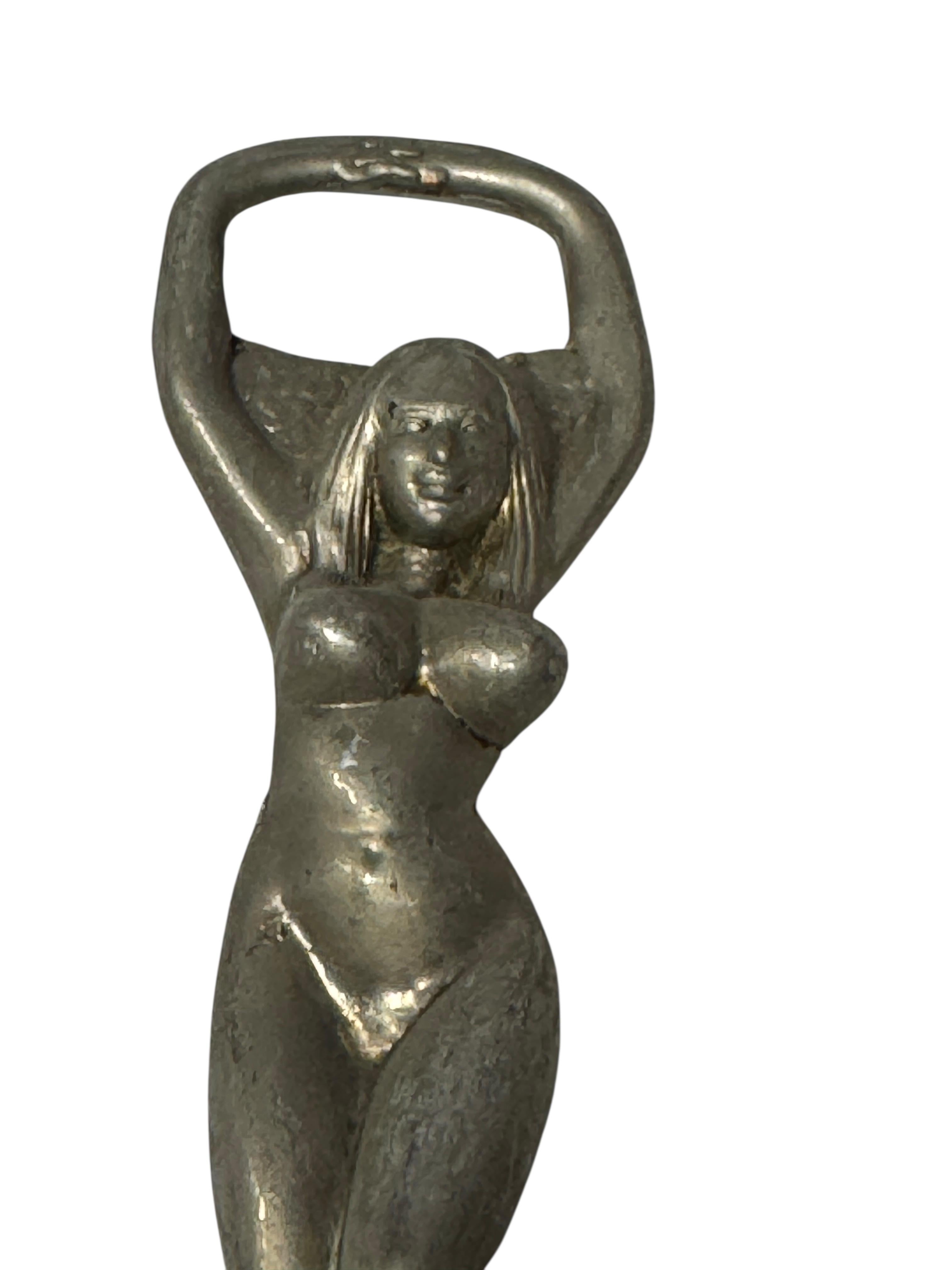 Vintage Metall Nude Mädchenflaschenöffner MidCentury Modern Metall Breweriana Barware, Vintage im Zustand „Gut“ im Angebot in Nuernberg, DE