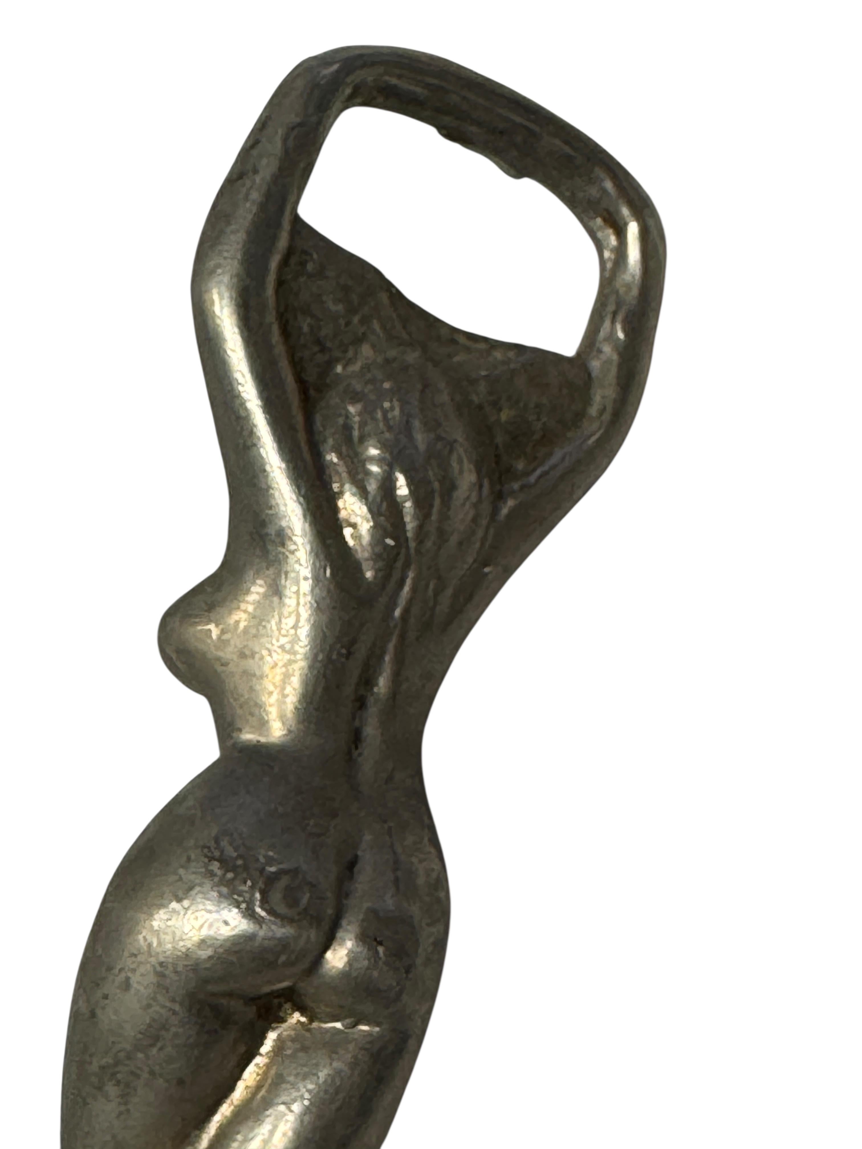 Vintage Metall Nude Mädchenflaschenöffner MidCentury Modern Metall Breweriana Barware, Vintage im Angebot 1