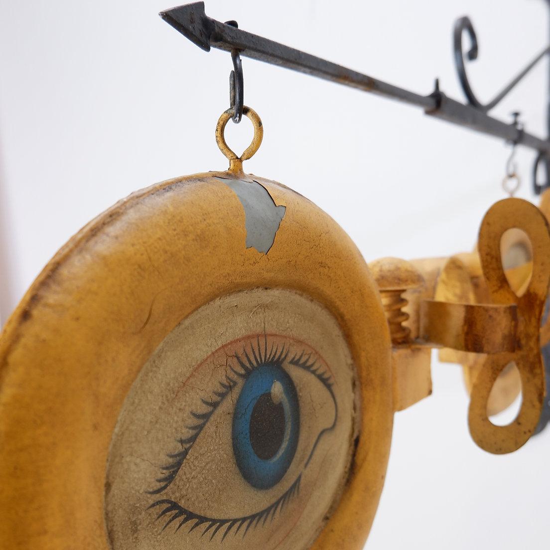 Rótulo metálico vintage de comercio de óptica en venta 6