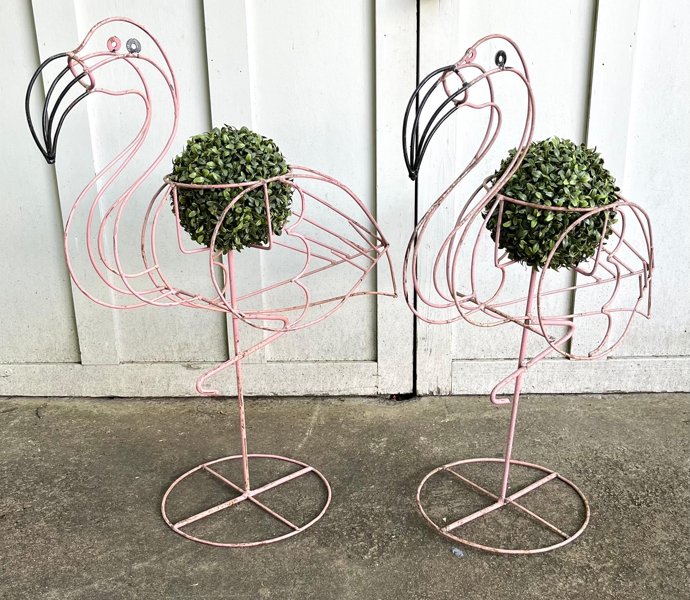 Hollywood Regency Vintage Metal Pink Flamingo Plant Stands Set of 2 en vente