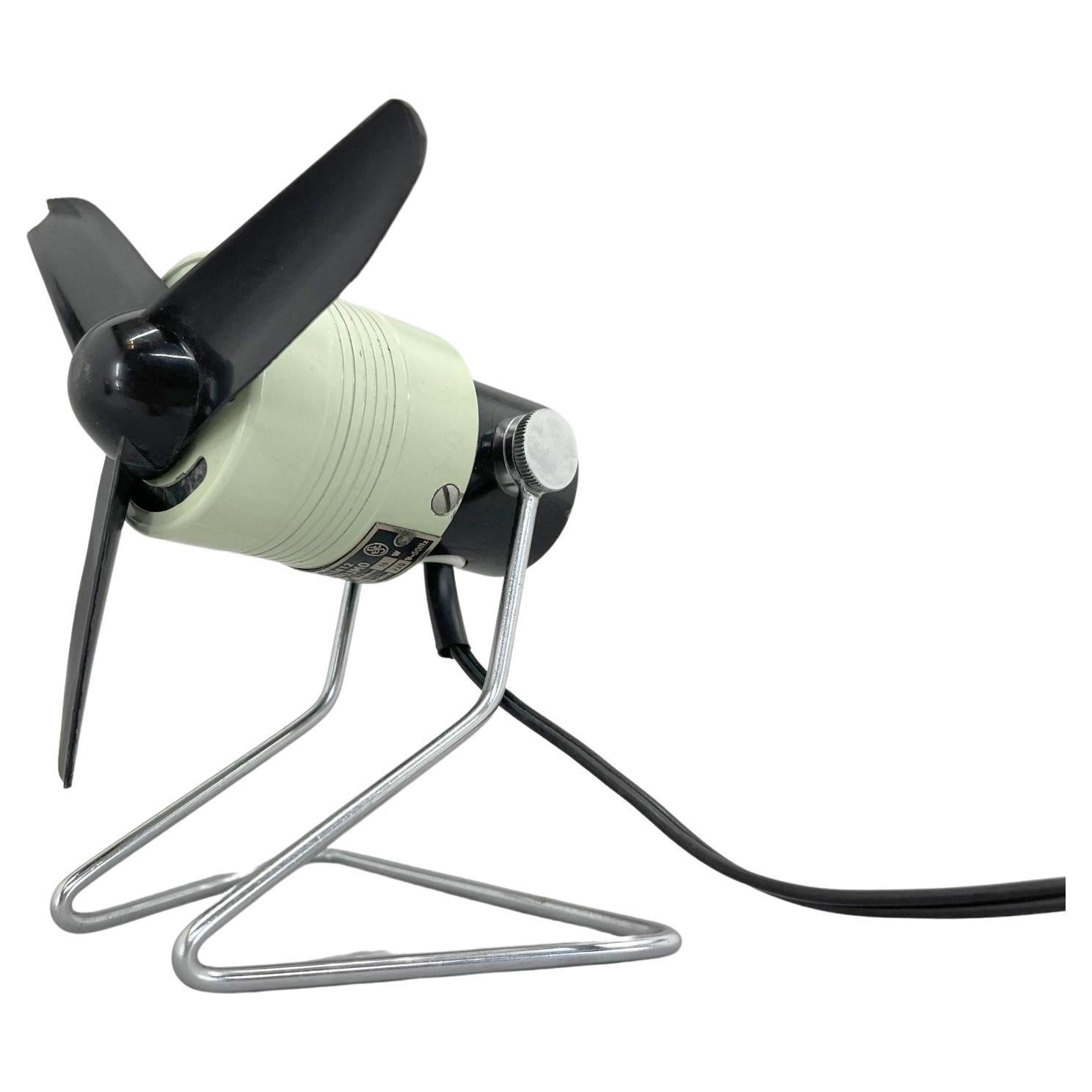 Metal fans on sale top