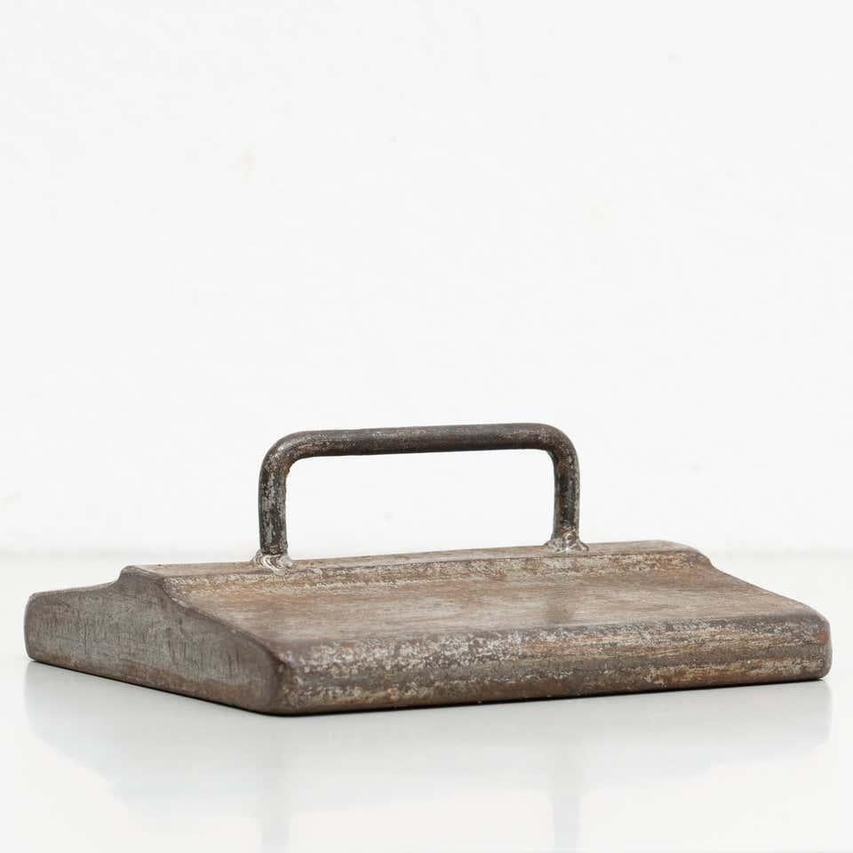 Vintage Metal Printing Press Tool, Spain, circa 1970 – Original Condition In Good Condition For Sale In Barcelona, ES