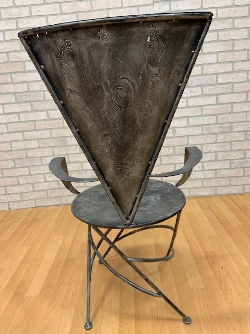 Américain Chaise d'appoint vintage en métal avec dossier triangulaire et assise ronde en vente
