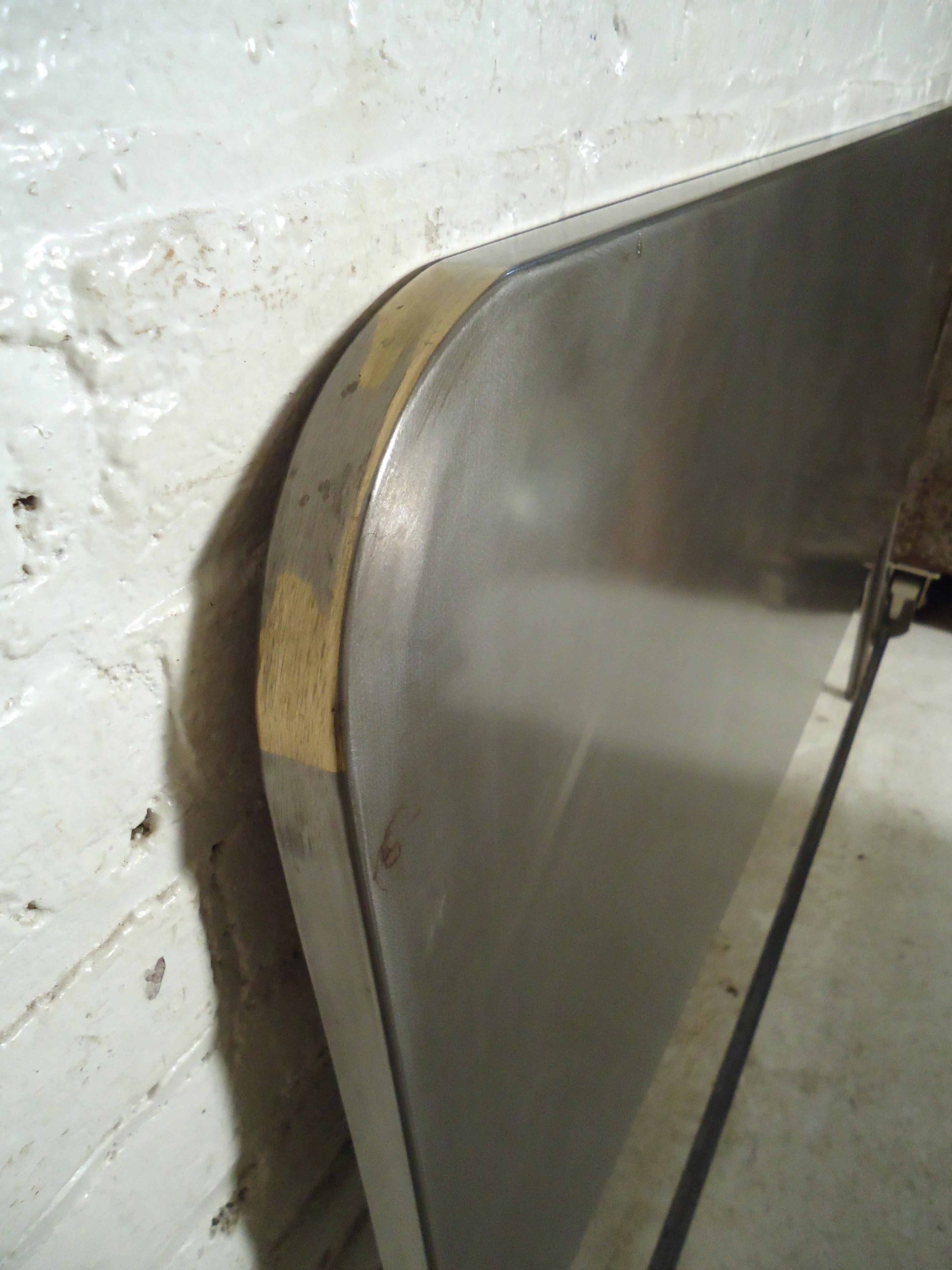 Vintage Metal Simmons Bed Frame In Good Condition In Brooklyn, NY