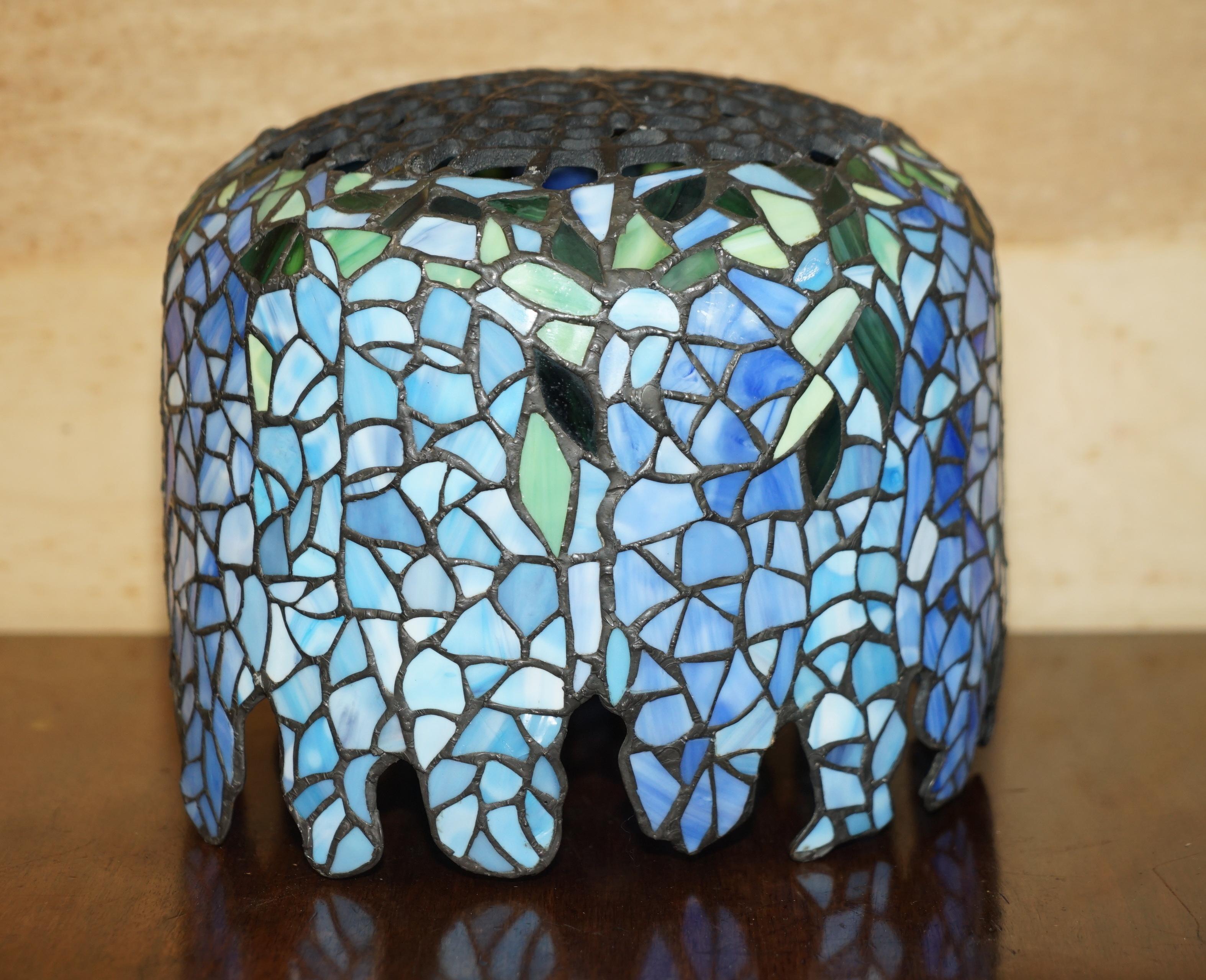 VINTAGE METAL STAiNED GLASS TIFFANY BLUE FLOWER STYLE LAMPSHADE 2