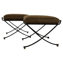 Tabourets en métal vintage avec coussins d'assise nouvellement rembourrés, deux disponibles