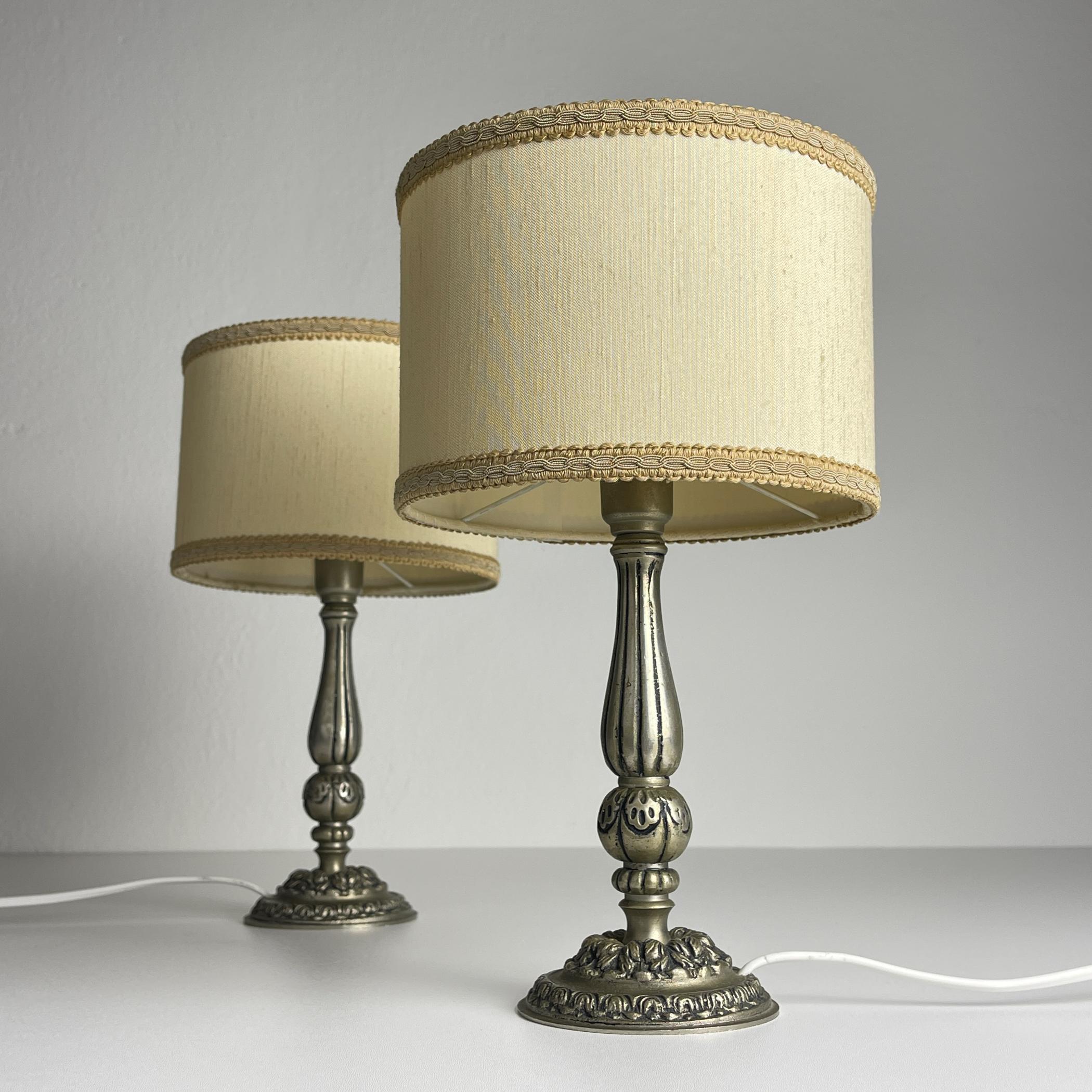 Vintage Tischlampe aus Metall, Italien 1960er, 2er Set im Zustand „Gut“ im Angebot in Miklavž Pri Taboru, SI